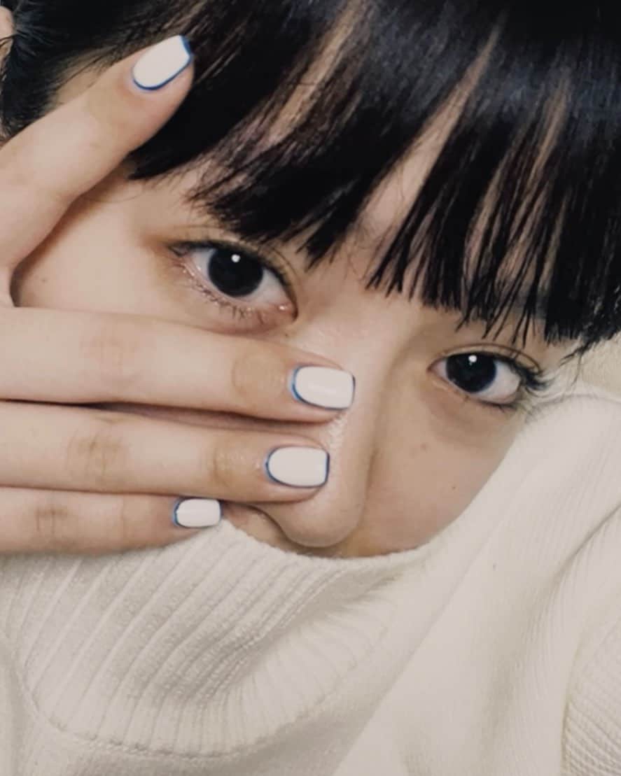 中山莉子さんのインスタグラム写真 - (中山莉子Instagram)「→ 3月！ アルバムリリース月ですね ⁡ アルバムの新衣装、ホワイトの衣装を着る機会も増えてくると思ったので、またまたホワイトネイルにしました💅 ⁡ #newneil」3月1日 20時16分 - nakayama_riko_official