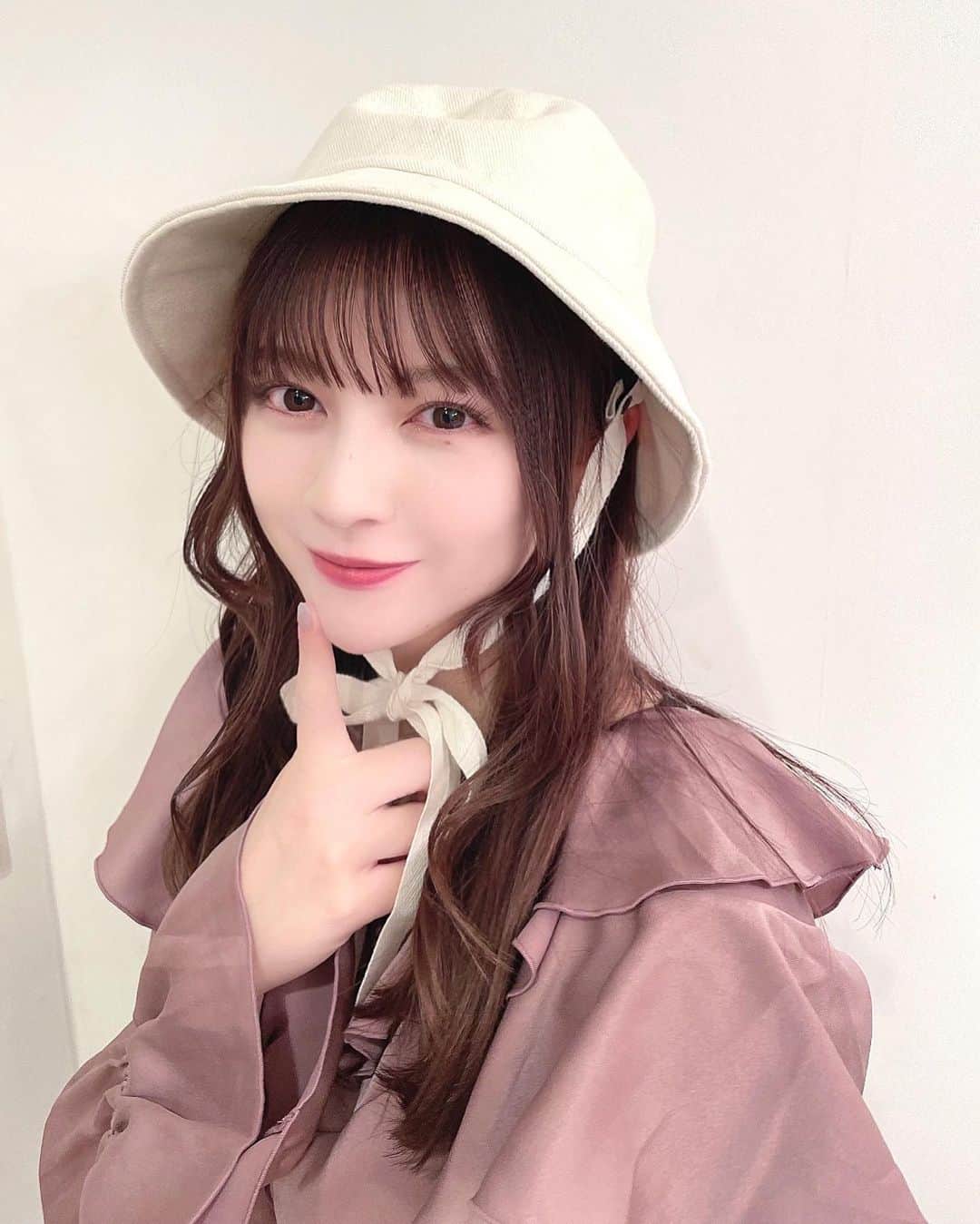 廣川奈々聖のインスタグラム：「帽子お気に入り🐰🌛🤍 ⁡ ⁡ 少し前にパリジェンヌと眉毛と ばっちり整えてもらったよ ¨̮  ⁡ ⁡@une_fleur_seira ありがとです！ ⁡ ⁡」