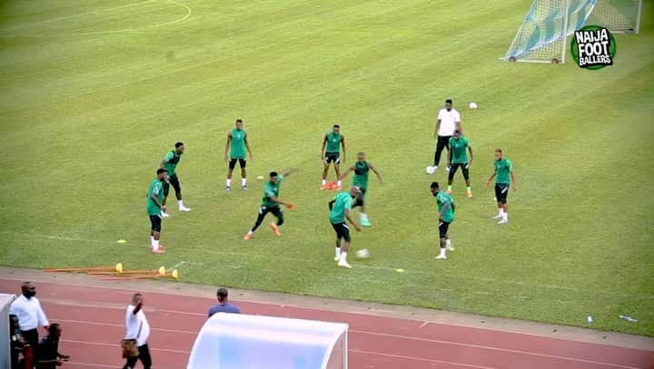 アーメド・ムサのインスタグラム：「Happy New Month 🙏🇳🇬🦅 @josephyobo1 @shehu.official @kelechi72 @omeruo @victorosimhen9 @awoniyi18 @m_simon27 @kalusamuel51 @c.awaziem12 @chideraejukejr10」