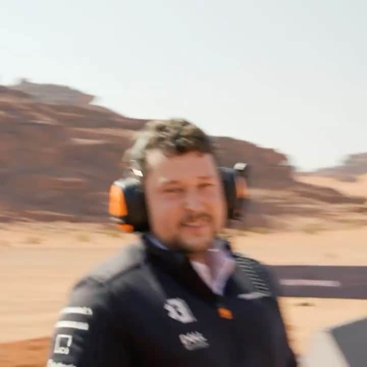 タナー・フォウストのインスタグラム：「New video in bio. “MclarenxE Uncharted 2”. Fun in the desert with a big finish😬. @mclaren @emmarallying @zbrownceo @extremeelive @rockstarenergy #mclarenuncharted #desertxprix」