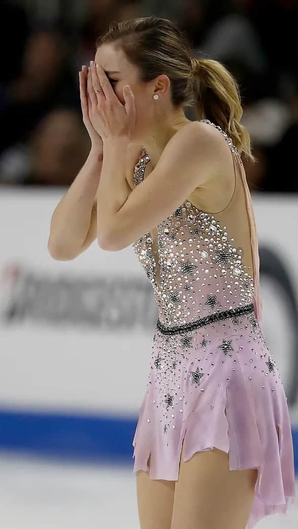 アシュリー・ワグナーのインスタグラム：「The end, but also the beginning. You can literally see the moment I realize I’m done. How free I felt, how exhausted I was. But the weight was gone, even if it was just for a moment. For the athletes wrapping up their careers, you will feel the gravity of what you have been through pulling you in every direction. That’s okay. You’ll feel excited about new possibilities, but also fear of the unknown. You’ll feel guilt from years of choosing “you” over everything else, and you won’t know how to change your ways immediately. Give it time, that’s how I got through. Here for anyone who needs it, just DM me 💕」