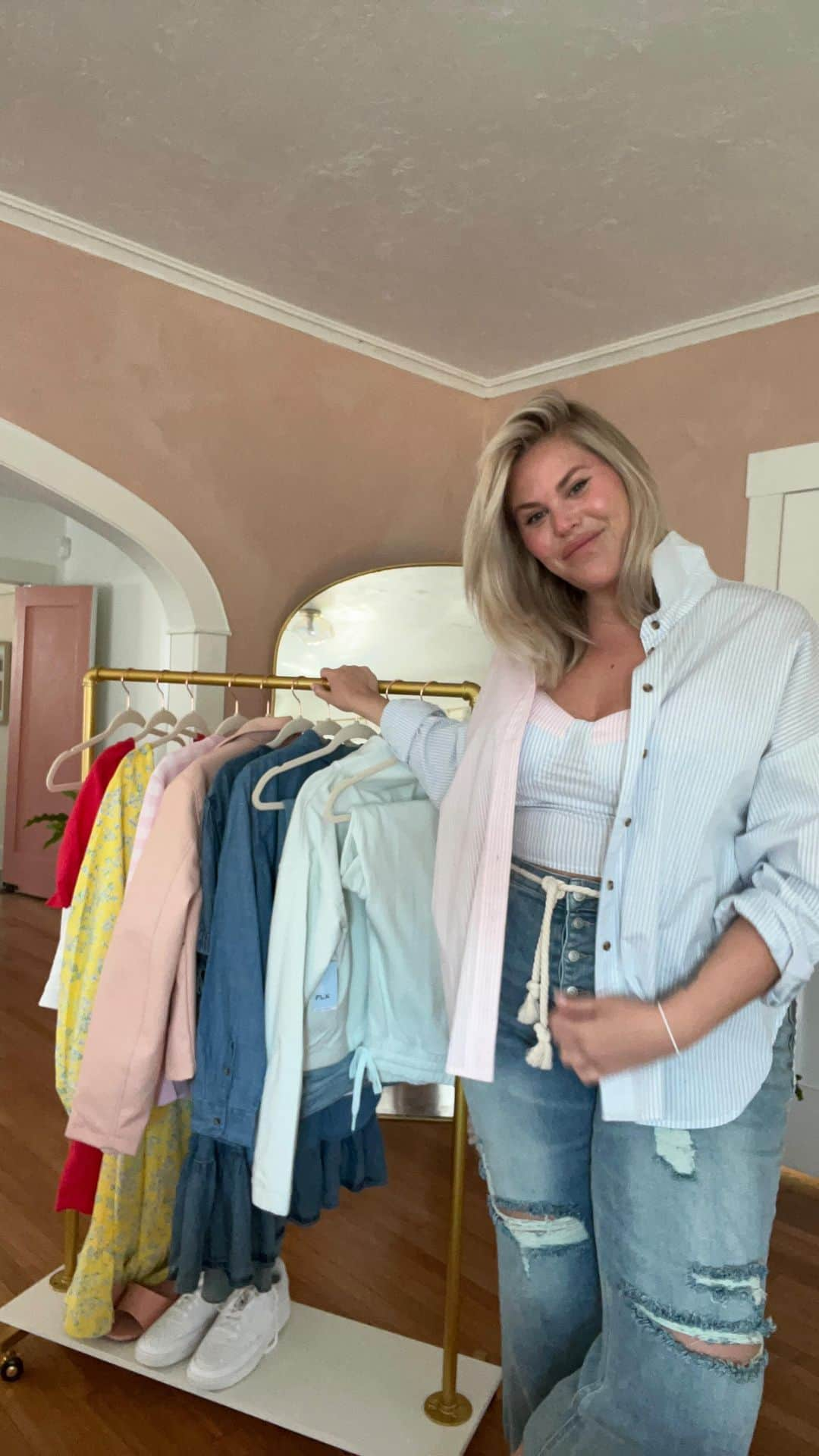 ロック&リパブリックのインスタグラム：「Amazing brands you won’t find anywhere else! Check out @alexmichaelmay ‘s go-to selections available only at #Kohls. From cute clothing to home must-haves, find new favorites exclusively found here.」