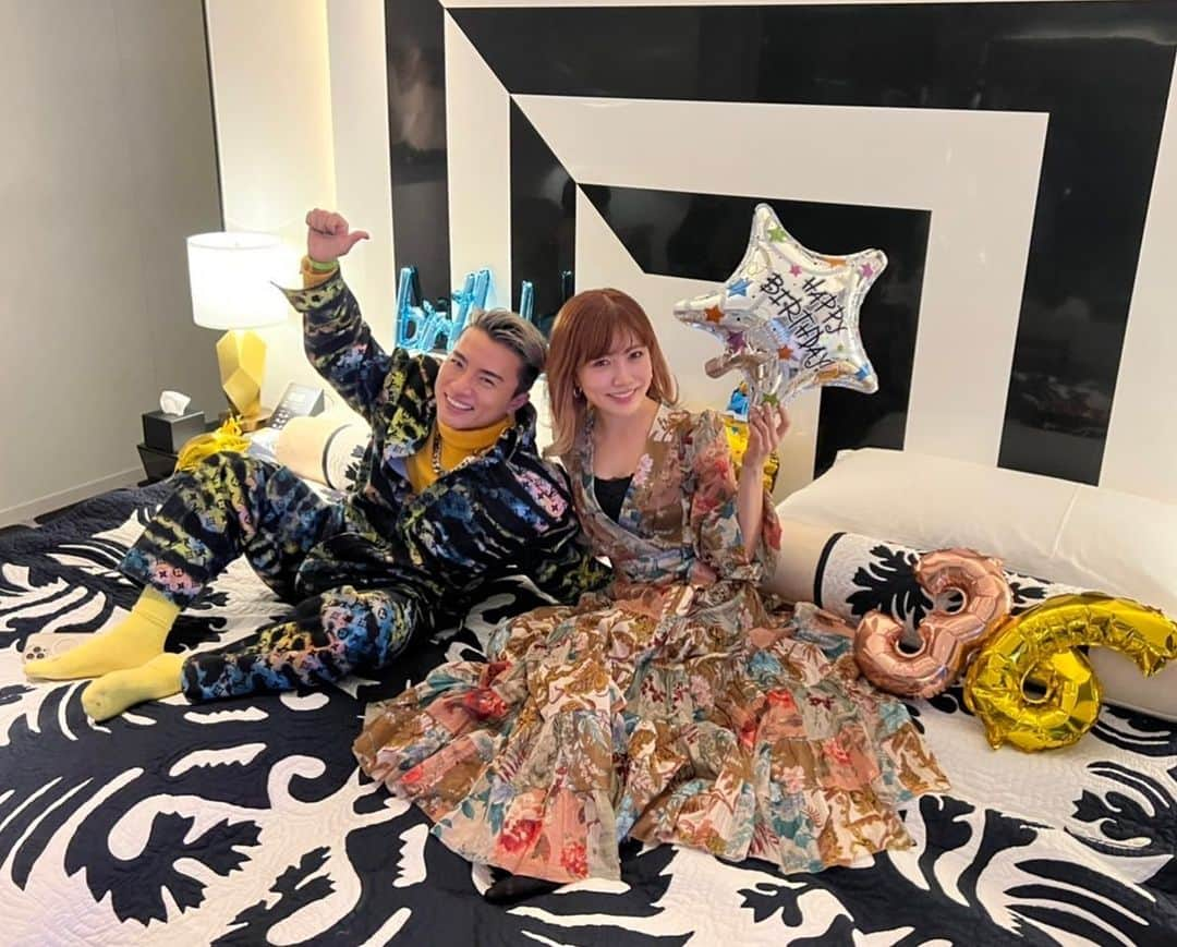 Yushi Sakuraさんのインスタグラム写真 - (Yushi SakuraInstagram)「姉のbirthday partyに家族で横浜の カハラホテル集合😂⭐️ Nao happy birthday🎉36  服のテーマはカラフルって言われたけど集まるとなんか家族だなって感じのカラーバランスにびっくり🤣👏  よく家族仲良いねって言われるけど、 それがもっと当たり前になってくるといいよね🍀  #family #birthday」3月2日 16時05分 - yushi0409