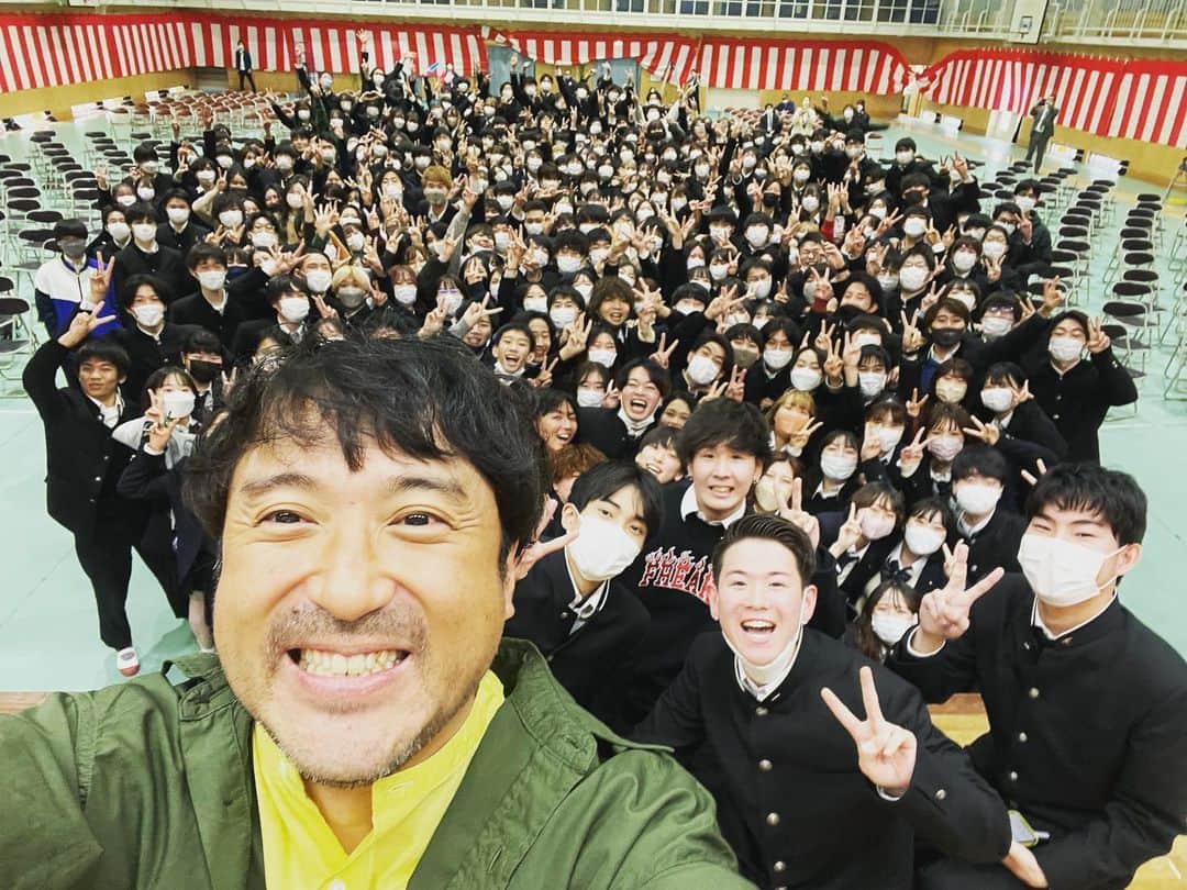 のインスタグラム：「神奈川県立鶴見高校3年生たち 卒業おめでとうっっっ 毎日、笑っていてくれー おめでとうー」