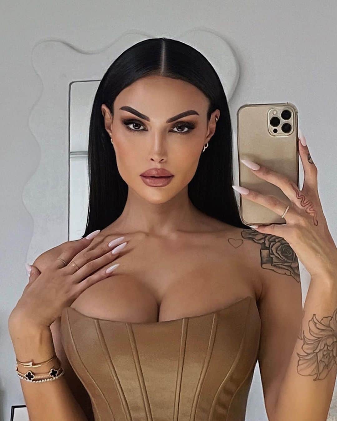 ANNELESE MILTONのインスタグラム：「Focus on me」