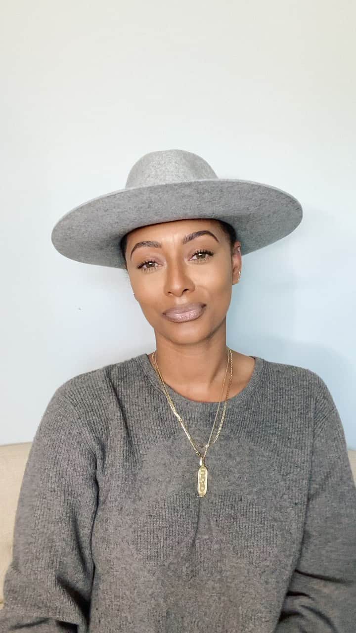 ケリー・ヒルソンのインスタグラム：「It’s the beginning of Women’s History Month and the end of Black History Month, so why not blend them into a great opportunity?! The @Fearless.Fund, @ArianSimone, and @Mastercard are at it again with another amazing grant program! The National Fearless Strivers Grant Contest provides Black Women small-business owners across the country with $10,000 grants, digital tools/resources, and one-on-one mentorship—priceless! 🙌🏾  Every month they will be awarding a new winner!! You can live anywhere in the US, but if your business is based in Atlanta, Birmingham, Dayton, Los Angeles, New Orleans, New York City, or St. Louis, you have an additional chance to win!  Be sure visit the link in @Fearless.Fund’s bio to ENTER TODAY! Must be a U.S. resident, and 18+. Contest ends 12/31. www.fearless.fund/official-rules  If you know a black woman owned business that could benefit from this opportunity, tag them below and share!   #FearlessFund #GrantsForWOC #mastercard #fearlessstrivers」