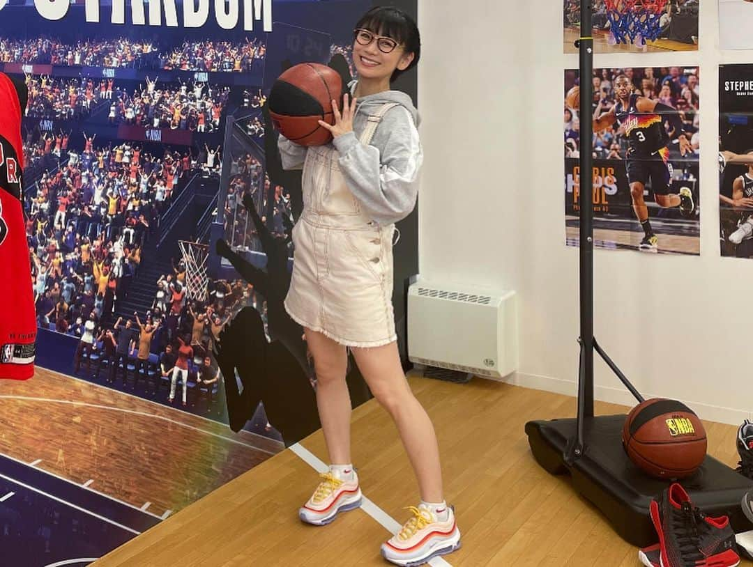 時東ぁみさんのインスタグラム写真 - (時東ぁみInstagram)「スマホゲーム『NBA RISE TO STARDOM』特別YouTube番組配信中！ ・ ココリコ 田中直樹さん NBAアナリスト 佐々木クリスさん MC 時東ぁみ で実践させていただきました🏀 ・ 田中さんは芸能界屈指のNBA好き、クリスさんは情報をたっぷりと、私はバスケ経験者としてめちゃくちゃ楽しい番組になりました☆ ・ どんなゲームかは…特別番組を見てください！！！ ・ バスケがしたいです…… ・ #時東ぁみ #スマホゲーム #ゲーム #game #nba #nbarisetostardom #バスケ #バスケット #バスケットボール #basketball #ココリコ #田中直樹 さん #アナリスト #佐々木クリス さん #ゲーム実況 #youtube #特別番組 #バスケがしたいです #バスケ好き #🏀」3月2日 8時56分 - amitokito