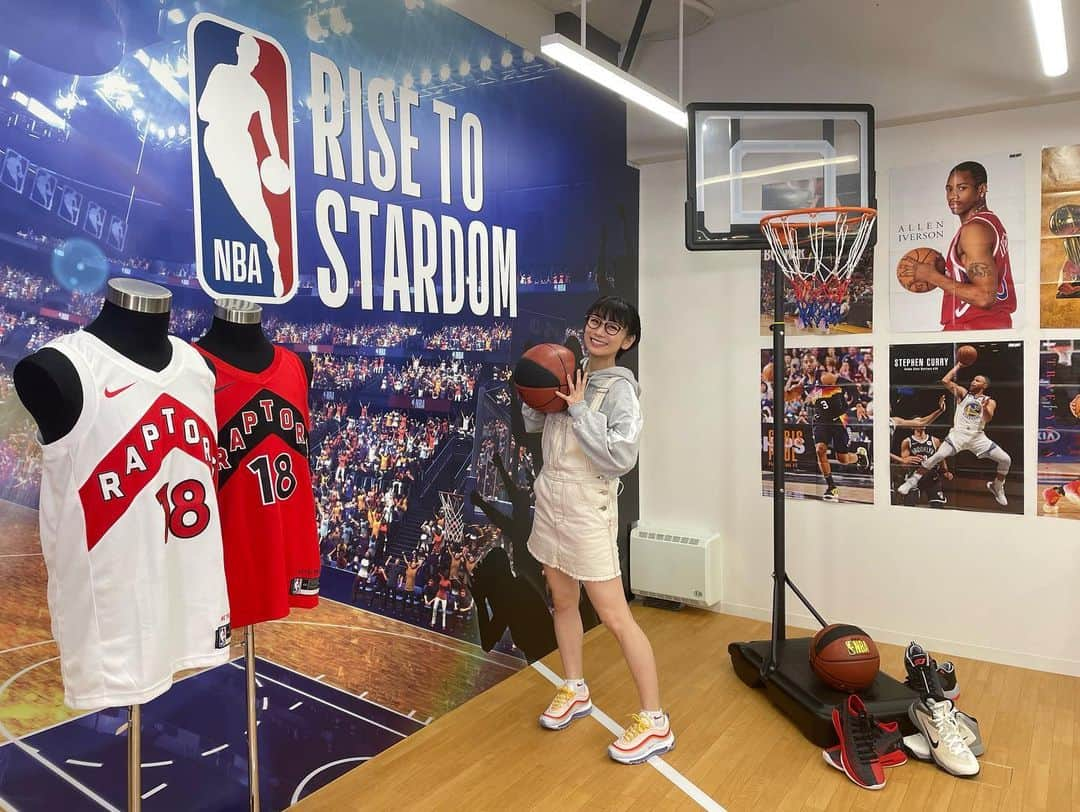 時東ぁみさんのインスタグラム写真 - (時東ぁみInstagram)「スマホゲーム『NBA RISE TO STARDOM』特別YouTube番組配信中！ ・ ココリコ 田中直樹さん NBAアナリスト 佐々木クリスさん MC 時東ぁみ で実践させていただきました🏀 ・ 田中さんは芸能界屈指のNBA好き、クリスさんは情報をたっぷりと、私はバスケ経験者としてめちゃくちゃ楽しい番組になりました☆ ・ どんなゲームかは…特別番組を見てください！！！ ・ バスケがしたいです…… ・ #時東ぁみ #スマホゲーム #ゲーム #game #nba #nbarisetostardom #バスケ #バスケット #バスケットボール #basketball #ココリコ #田中直樹 さん #アナリスト #佐々木クリス さん #ゲーム実況 #youtube #特別番組 #バスケがしたいです #バスケ好き #🏀」3月2日 8時56分 - amitokito