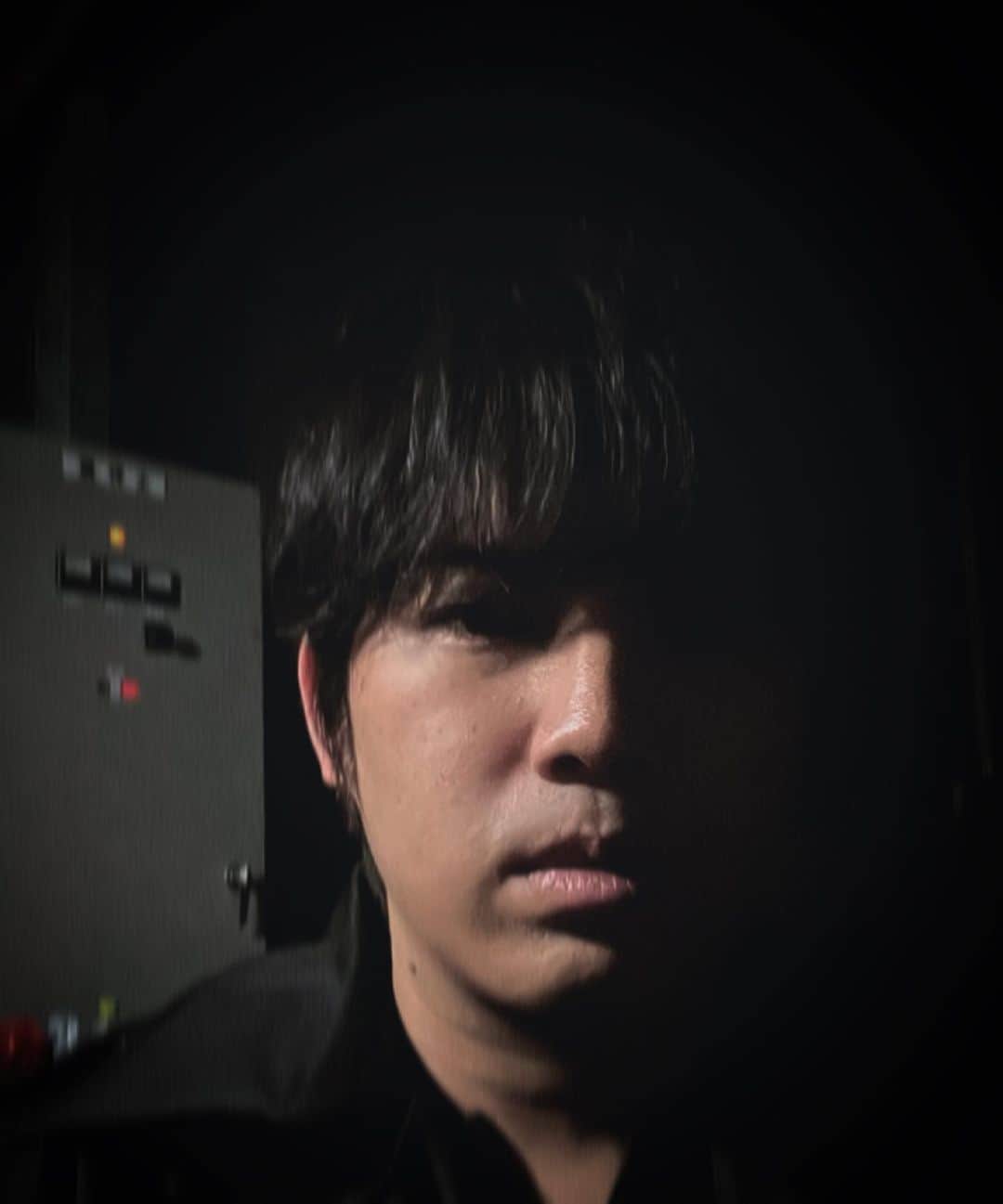 三浦貴大のインスタグラム：「_ セットのなかにいる」
