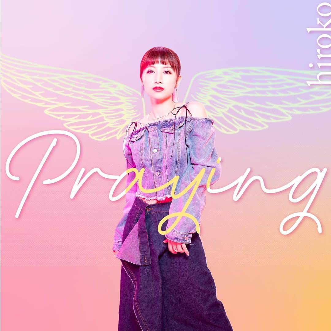 hirokoさんのインスタグラム写真 - (hirokoInstagram)「新曲「Praying」が本日リリースとなりましたーーー😌✨✨  この楽曲は実はSuper Rainbowよりももっと前（7年以上前頃）から温めていた楽曲で、とても思い入れの深い楽曲です。 様々な人生の岐路の中で、心惹かれ合い出会う仲間がいます。でもずっとずっと一緒にいることは難しくて、お互いに進みたい道、挑戦をしたい道をそれぞれの夢に向かって選択しなくてはいけない時があると思います。 でも遠く離れ離れになったとしても距離を超えて海も越えて、あなたがどこにいても、いつも心は繋がっていると信じていつまでも応援しているからね。という大きなエールを込めました。 そんないつまでもエール送り続けたい友達、家族、恋人、親愛なる人、大切な人を思いながら聞いていただけたらと思います。  本日12:00より90秒Ver.のLyric Movieもアップされるので、ぜひチェックしてみてください😌✨  リンクはコチラです💫 →https://youtu.be/zixg0aAdd7k （プロフィール欄のリンクツリーURLから飛べます🕊）  #新曲 #New #digitalsingle #Praying #本日 #リリース #hiroko」3月2日 11時19分 - hiroko_official