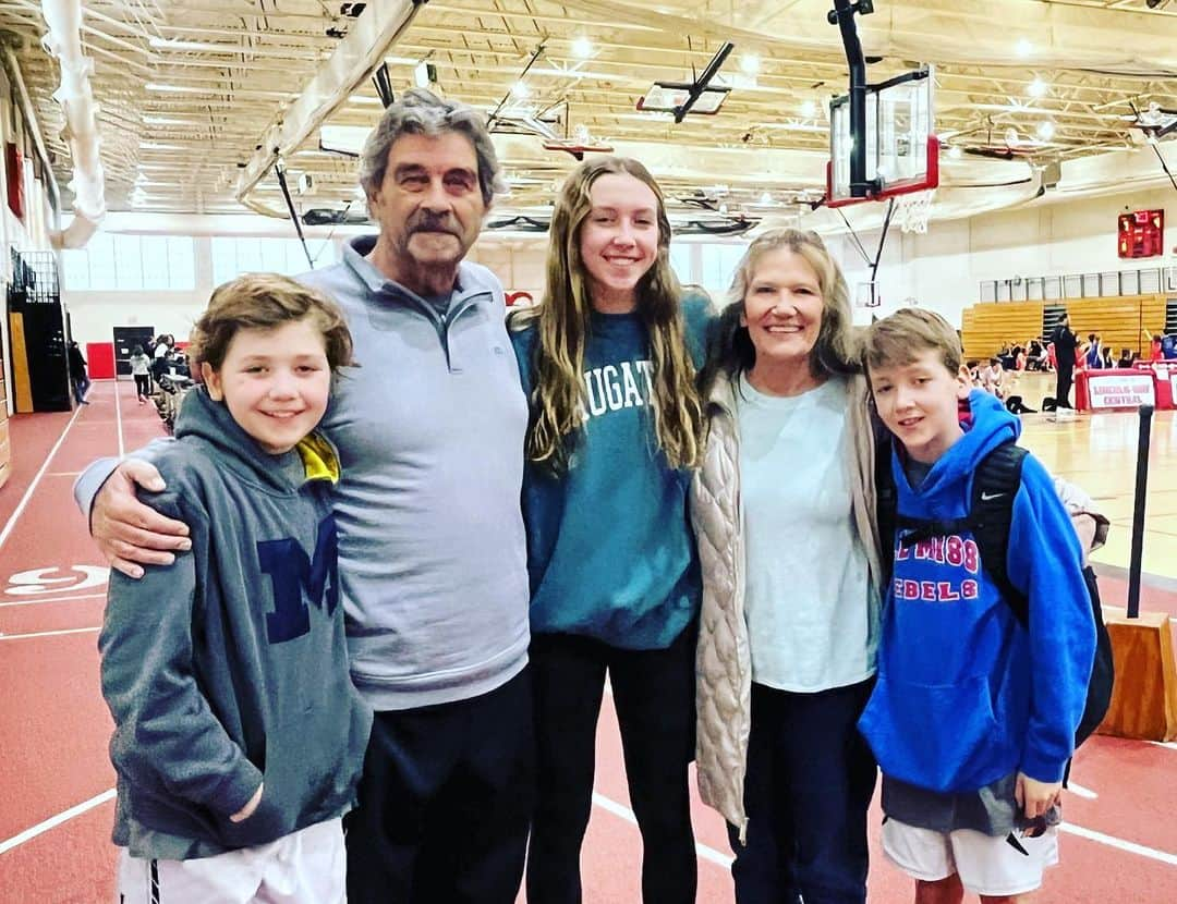 ブライアン・バリントンさんのインスタグラム写真 - (ブライアン・バリントンInstagram)「And that’s a wrap on 6th grade hoops! Finished the year on a high note, with grandparents in attendance. It’s so fun coaching these guys through the ups and downs!」3月2日 11時17分 - bryanbullington