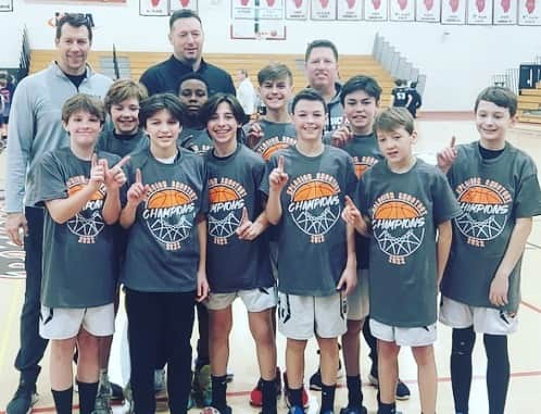 ブライアン・バリントンのインスタグラム：「And that’s a wrap on 6th grade hoops! Finished the year on a high note, with grandparents in attendance. It’s so fun coaching these guys through the ups and downs!」