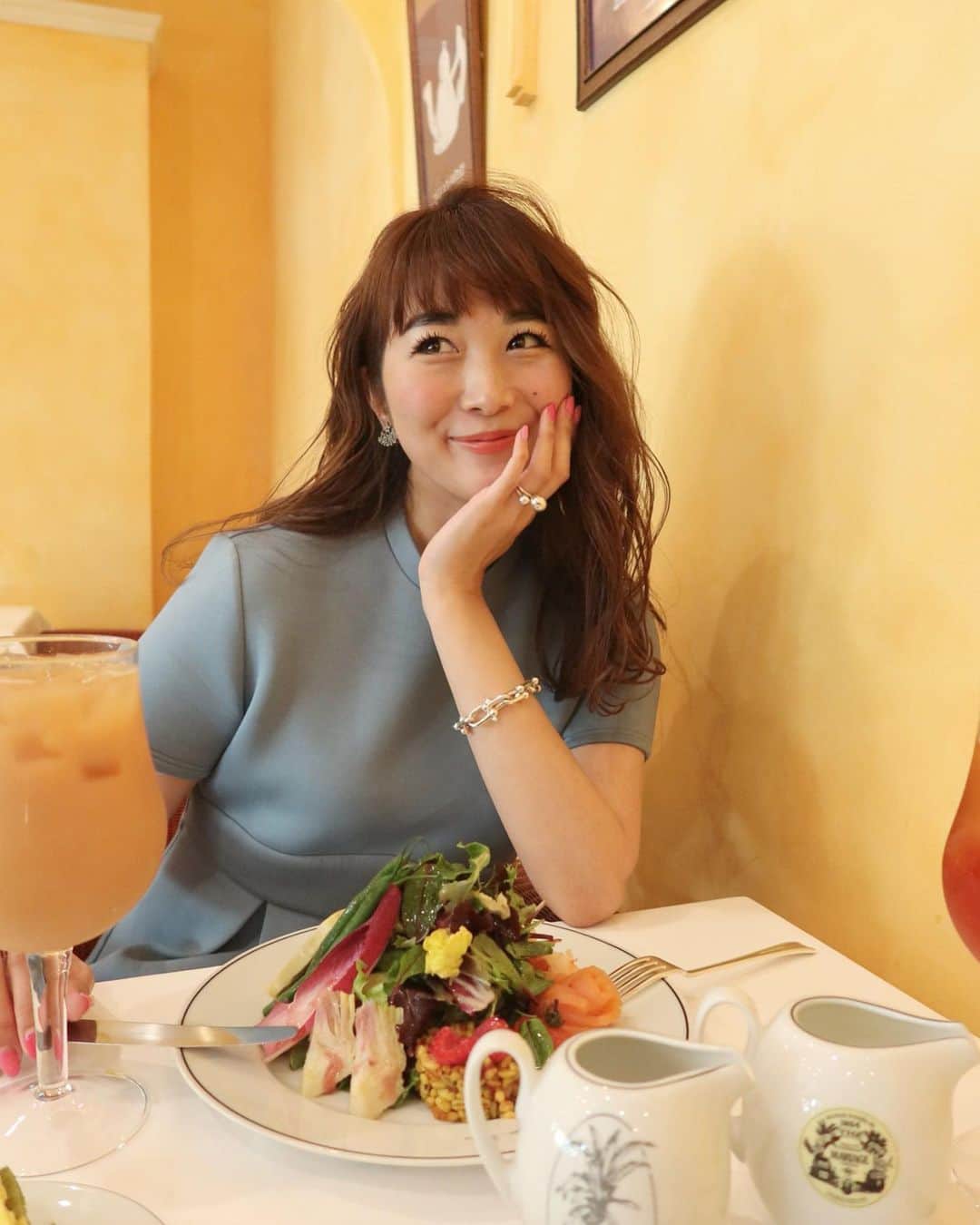 Mai Wakimizuのインスタグラム：「いつものサラダlunch♡ケーキは珍しく我慢。なぜなら夜に食べたいケーキがあるから。笑 親友との時間で充電完了！さて、親友とは誰でしょう♡ #wakkingourmet#マリアージュフレール」