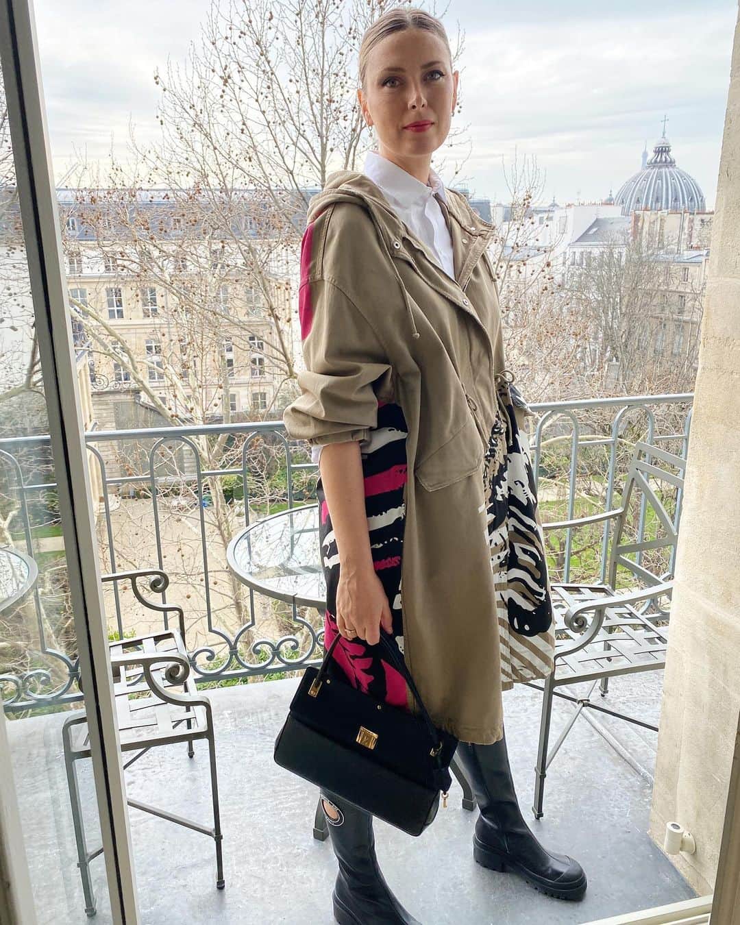 マリア・シャラポワのインスタグラム：「Paris with @dior 🤍🤎  📷 @gettyimages」