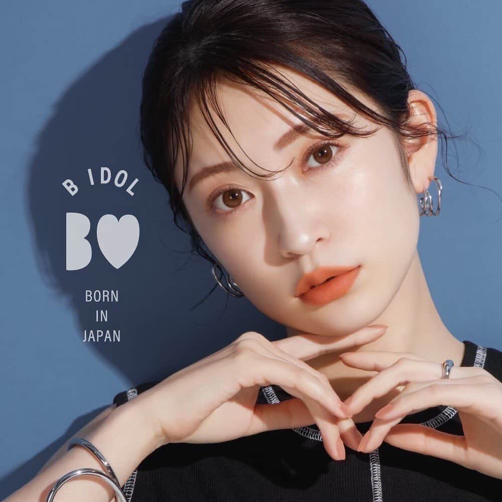 吉田朱里さんのインスタグラム写真 - (吉田朱里Instagram)「皆様に大事なお知らせ💕  なんと、3/5(土)より開催 「ロフト コスメフェスティバル2022SS」にて  むっちリップの新色 #ほろよいピンク と #きづいてテラコッタ  の2色が、先行発売されます！  全国のロフト、ロフトネットストアにて一足先に #むっちリップ 新色がゲットできるよー！ 是非チェックしてみてね！  #bidol #loft #マットリップ #新作コスメ #新作コスメ2022 #ロフト」3月2日 12時00分 - _yoshida_akari
