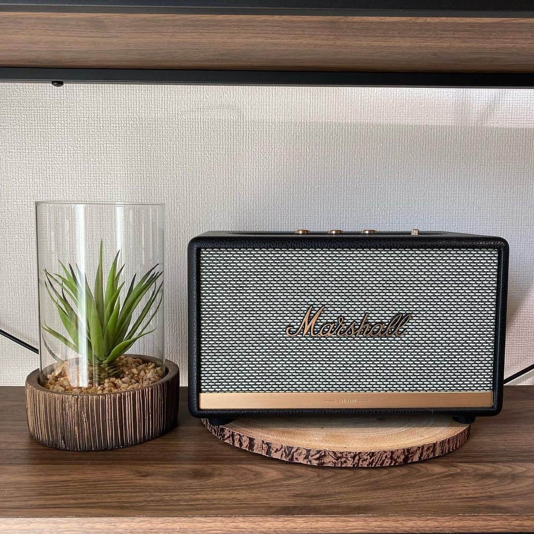 のインスタグラム：「・  おしゃれで音質も👍  #Marshall#marshallheadphones #acton2」