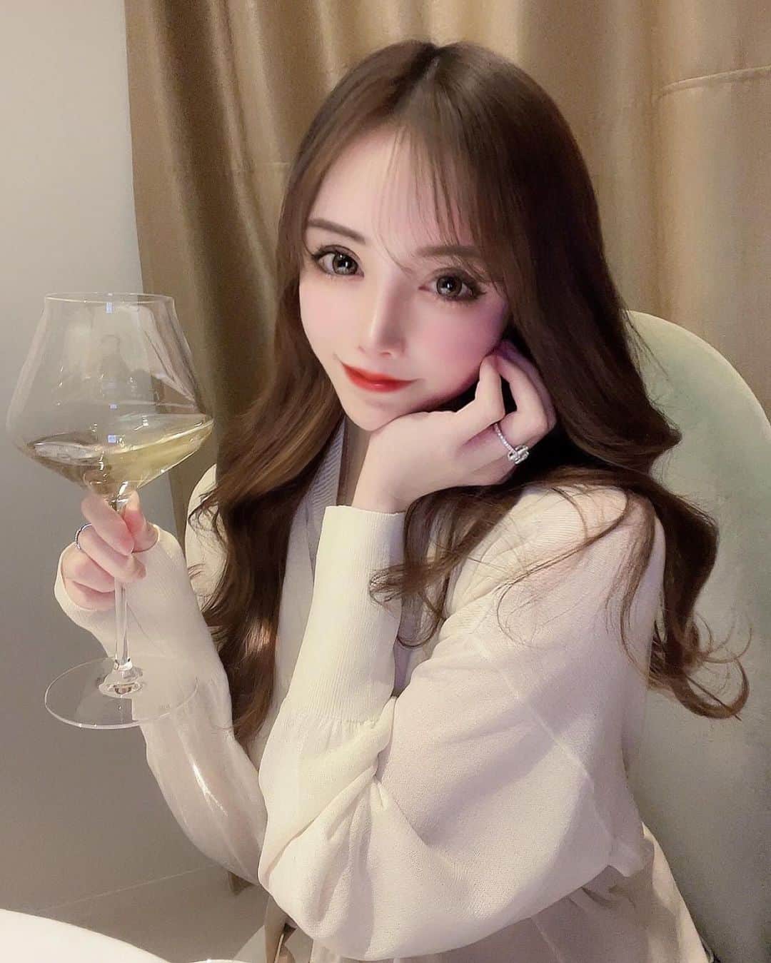 えりなのインスタグラム：「. シャンパンとワインの ペアリング赤面🍾♡ . . . #厲家菜#ペアリング 🍹🤍 #キャバクラ#東京グルメ #西太后#中華料理#慈禧太后 #キャバ嬢 #広島キャバクラ」