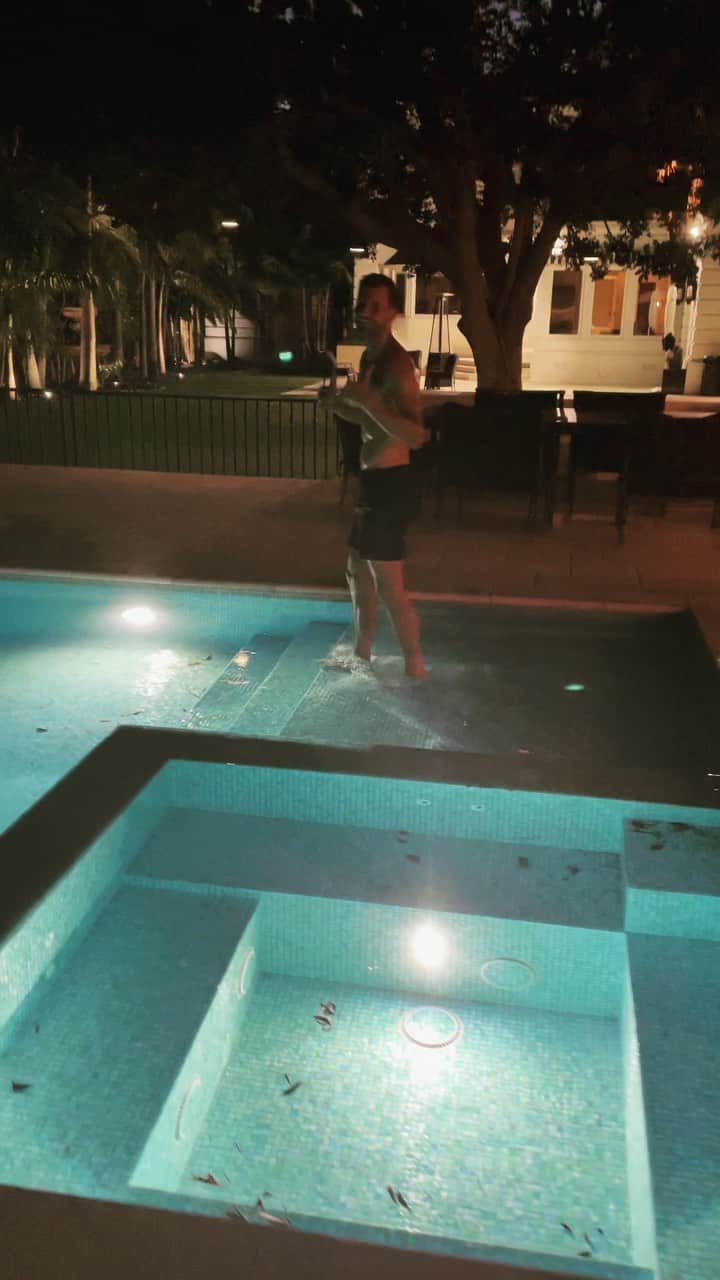 グリゴール・ディミトロフのインスタグラム：「Steamy LA nights 🌄. Recovery and reloading 📈」
