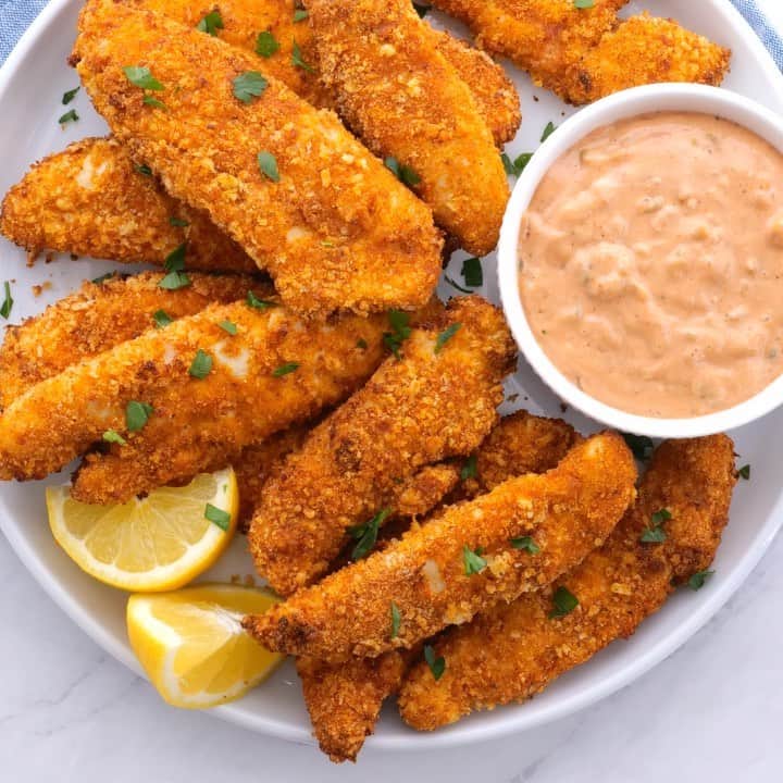 Easy Recipesのインスタグラム：「Air Fryer Chicken Tenders  Ingredients 12 piece chicken tenders film removed 1 large egg olive oil spray  Breading ¾ cup panko crumbs ½ cup bread crumbs 1 tbsp. paprika ½ tsp. black pepper ¾ tsp. salt ¾ tsp. onion powder ¾ tsp. garlic powder ¼ cup parmesan cheese grated  Special Sauce Dip ⅓ cup light mayo ½ cup ketchup 3 tbsp. sweet relish ¼ tsp. black pepper ¼ tsp. onion powder  Full recipe details via link in bio.  https://www.cookinwithmima.com/crispy-air-fryer-chicken-strips/」