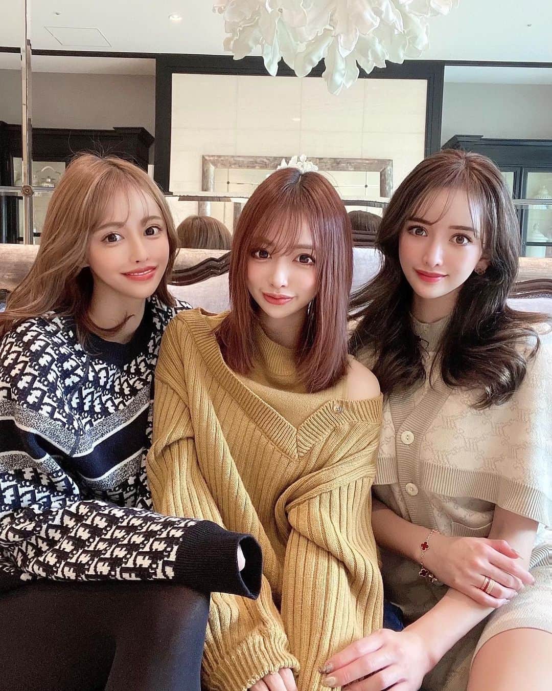 のインスタグラム：「lunchtime🌸 ついにサキ吉はママに👶 りりぽんは嫁に👰‍♀️ 2人が幸せそうで嬉しい🤍 2人には先輩として私がそうなった時に色々と教えてもらわねばね😜（気が早い。） . . 話変わるけどとっても感激なことが...🥺 毎年花粉が辛すぎて 辛すぎて辛すぎて.... ついに花粉症外来🏥に 行ってきたんだけど もう既に目も痒くならないし鼻水も出ないしすごすぎる... . サキ吉にお勧めしてもらった REクリニックって所に行ったんだけど 2分くらいで一瞬で終わってびっくり‼️笑 痛いかも🤣って思って覚悟してたから拍子抜けでしたw . . . #花粉症外来 #花粉症対策 #免疫治療 #花粉症改善 #花粉症に効く」