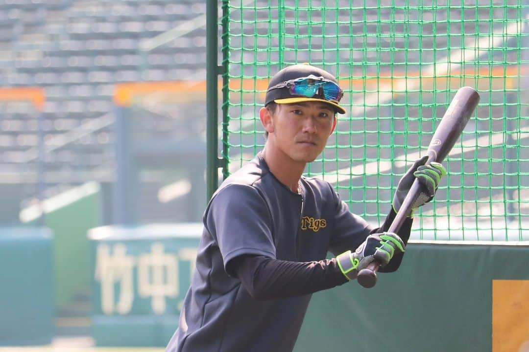 阪神タイガースさんのインスタグラム写真 - (阪神タイガースInstagram)「今日から甲子園球場での練習です。グラウンドには水蒸気が現れ不思議な現象が。 #坂本誠志郎 選手 #秋山拓巳 選手 #メルロハスジュニア 選手 #桐敷拓馬 選手 #小野泰己 選手 #青柳晃洋 選手 #ジェフリーマルテ 選手 #髙寺望夢 選手 #伊藤将司 選手 #遠藤成 選手 #梅野隆太郎 選手 #全体練習 #阪神甲子園球場  #阪神タイガース #イチにカケル！」3月2日 17時27分 - hanshintigers_official