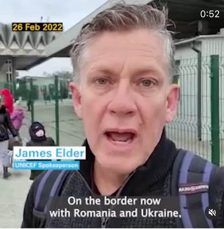 のインスタグラム：「Last night James called me into his room and said “Mum I’m afraid of the dark “…. I got into bed with him and reassured him “There is nothing to be afraid of”….. He went back to sleep and I stayed awake thinking of the Mum’s lying next to their children, in a shelter , in the dark, while gunfire and shelling explode all around them . Terrified. They do not have the luxury of being able to tell their sons and daughters “There is nothing to be afraid of “…. I’m donating to @unicef_uk , if you can , please do.」