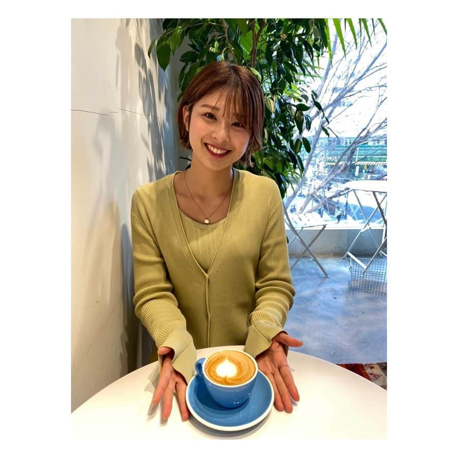 山本里咲のインスタグラム：「☺︎ 昨日行ったアニエス・ベーのカフェ☕️ 水色のカップとハートのラテアートがとてもかわいかった🤤💗  すっかり春のにおいがしてきましたね！ (中高4月の部活を思い出します) 「風がやわらかい〜〜」っていう表現に、 (確かについこの間まで鋭かったよなぁわかるわかる)って頷いた日でした🌞 #agnesbcafe」