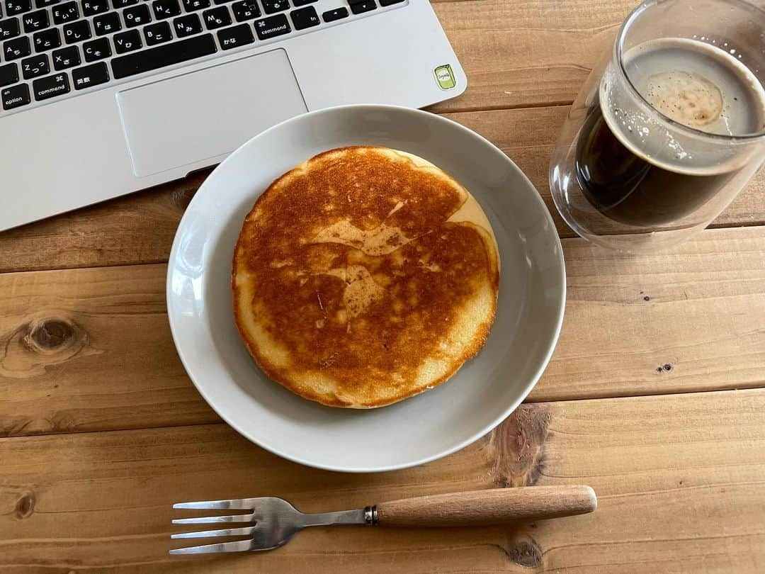 木崎あおいさんのインスタグラム写真 - (木崎あおいInstagram)「_ お休みの日に米粉パンケーキ🥞🥐🥖🍞🧁 だいすきなバナナを乗せて食べました🍌 手作りだと体に優しいから好きだなあ。 米粉豆乳卵メープルシロップで簡単にできちゃいます🤤  #おうちごはん  #グルテンフリー #米粉パンケーキ #白砂糖不使用  #人は食べたもので出来ている」3月2日 20時05分 - aoi_kizaki