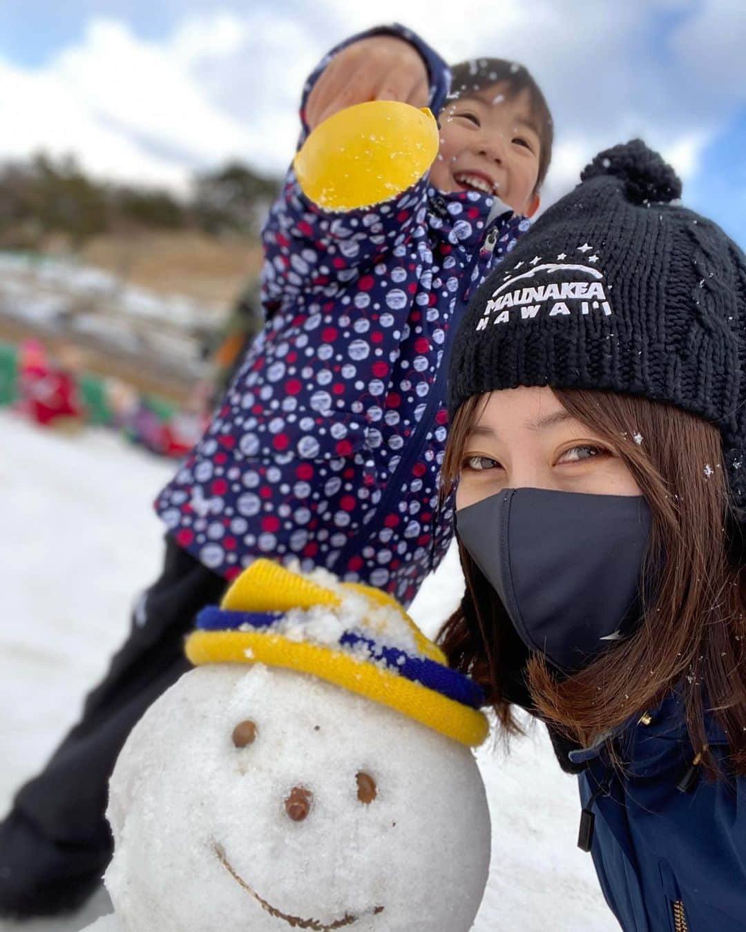 のインスタグラム：「. 先月はコロナで子どもたちの保育園が休園になり ほぼママ業に専念しておりました😇 . ようやく保育園も再開しまして！ 明日は　関西テレビ 「スローでイージーなルーティンで」 に出演します〜😍👏 関西にお住まいの皆さま ぜひご覧ください✨ #スロイジ　 #六甲山スノーパーク」
