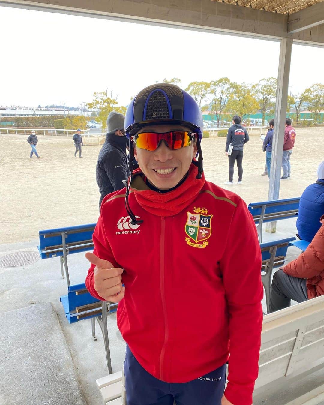 のインスタグラム：「騎手に戻りました(^^) 早くレースに乗りたい🏇 復帰週ハギノモーリスにも騎乗予定です。再びチャンスをいただきました。関係者に感謝です。 これだから競馬は面白い🏇」