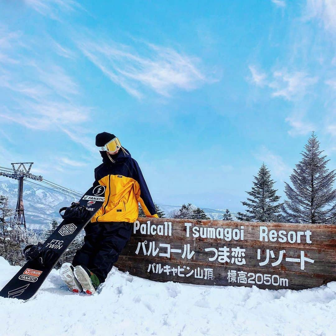 SAKIさんのインスタグラム写真 - (SAKIInstagram)「@palcall またまた行ってきたよ🏂 ・ 前回は強風でゴンドラ乗れず😢 今回はめちゃくちゃ気持ちいい天気で念願のゴンドラ❤️‍🔥優勝of優勝でした😳✨ ・ 雪質も硬すぎずジャバジャバでもないので、本当に滑っていて楽しかった…！！！ というわけで再来週も @palcall 行きます🤣✨ ・ ・ ・ #パルコール #パルコール嬬恋 #スノーボード #スノーボード女子 #スノボ #スノボ女子 #スノボー #スノボー女子 #snowboarding #snowboard」3月2日 21時31分 - iam_saki912