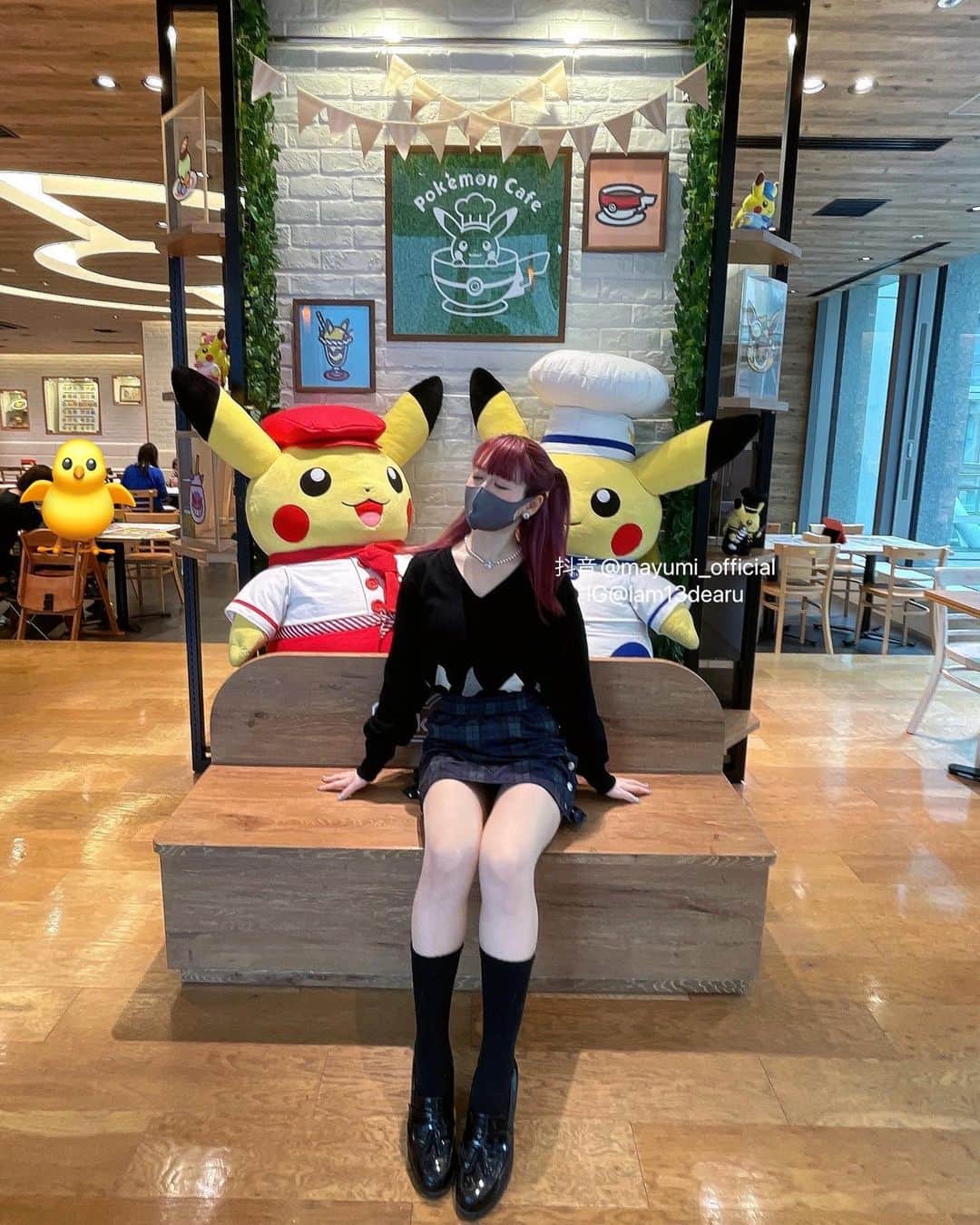 のインスタグラム：「私ポケモンではジラーチが推しです⭐️  ちなみにお友達のサステナブルなヴィンテージショップの　@newsed_japan でよくお洋服を購入します♻️案件ではありまへん。 そちらで購入した　@burberry のニットもお気に入りです❗️  ローファーは韓国で5年前に購入したものです。今でも愛用ちゅ」