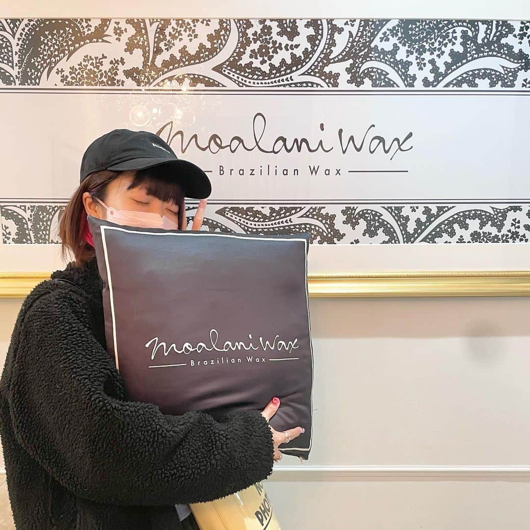 ぱいぱいでか美のインスタグラム：「見えないとこほど綺麗にしたいタイプ . 定期的に通ってるMoalani WaxでVIO+光！ 少し間隔あいちゃいましたが久しぶりに行きました〜 ブラジリアンワックスの仕上がり特有のスベスベ感が好きなのでめちゃくちゃ気分爽快！ 脱毛を必修科目のように扱うのは個人の自由じゃろがいと思うタイプなんですけど 衛生面とか、とくに生理中の不快要素を減らす為にも 要らないと思うところは取り除いておきたい〜 いつもすっぴんで行っちゃっててサロンの皆さんの中での顔がすっぴんになりそうなので 次こそはメイクして行くぞ〜という気持ちです。笑 でも多分次もすっぴんだろうな😑 . #でか美ちゃん #Moalaniwax #ブラジリアンワックス」