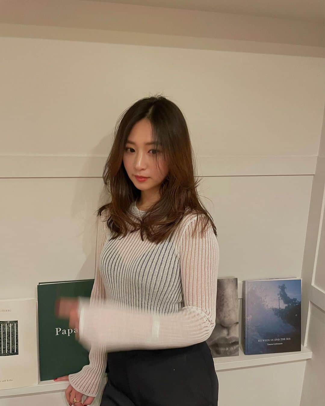 のインスタグラム：「- 地毛を伸ばし中なのでグラデーションに。 超タイプな後ろ姿🤍 これがしたいけど自分じゃできないのよね〜  @shuhey.ao  Thank you✨✨✨✨」