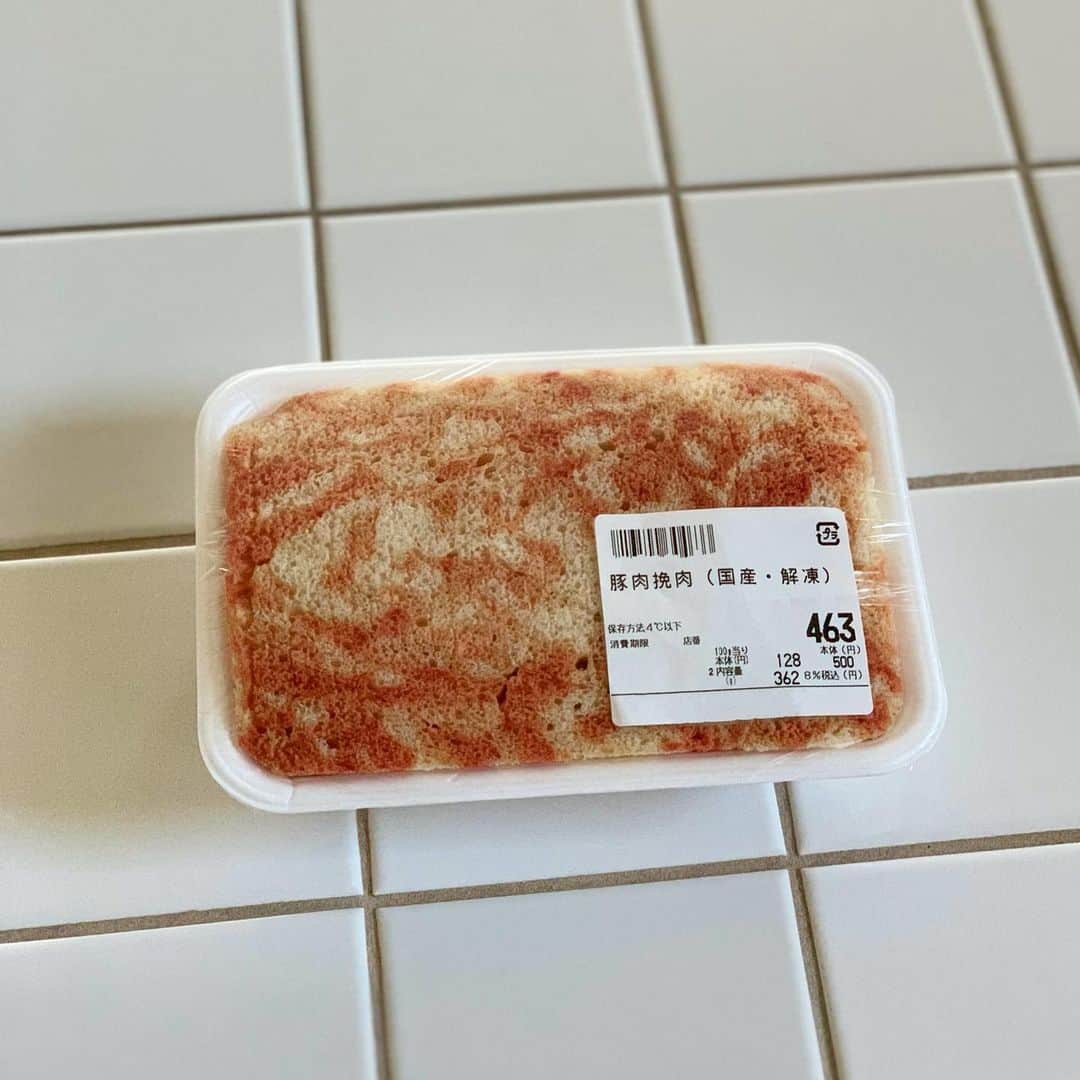 Ranさんのインスタグラム写真 - (RanInstagram)「. . . Minced meat sandwich!🥜 . . ひき肉のイラストパン。 火を通さなくても食べられる👌 . . . . . #bread #sandwich #peanutbutter #breakfast #lunchtime #baker #mincedmeat #mincedpork #yummy #パン #手作りパン #パン作り #食パン#ひき肉 #豚ひき肉 #ミンチ #サンドイッチ #ピーナッツバター #ダイソー購入品 #タイルキッチン #ジャムサンド #スーパー #豚肉 #豚肉レシピ #ミートボール #ミートソース #ひき肉料理 #イラストパン #パン教室 #konel」3月2日 22時53分 - konel_bread