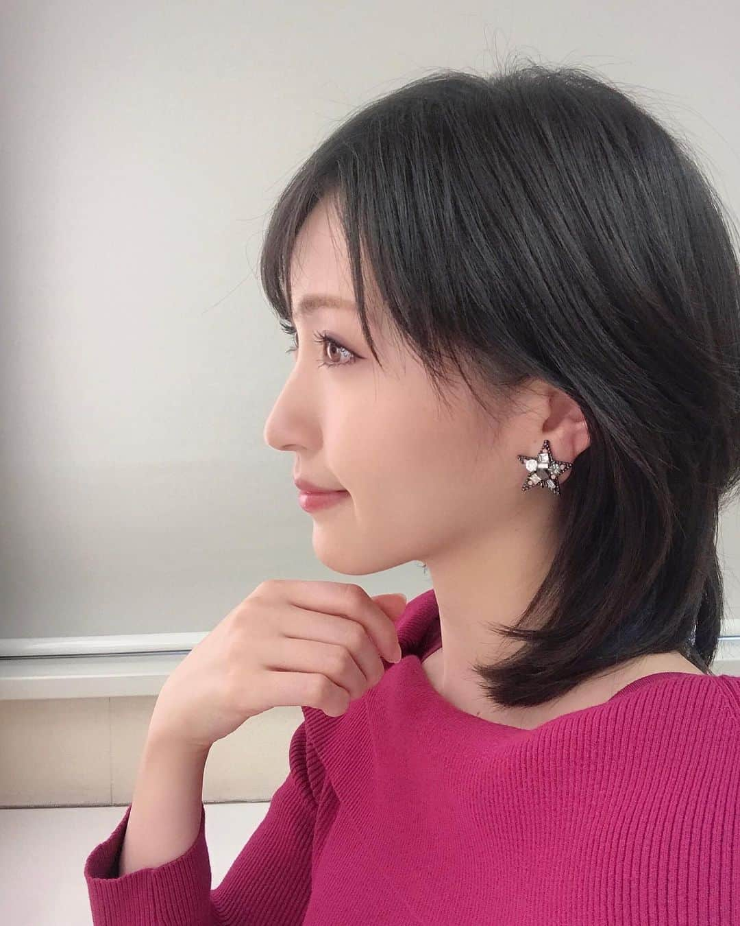 横山ルリカさんのインスタグラム写真 - (横山ルリカInstagram)「. #3月3日 #耳の日 #👂👂👂 #大きめのイヤリングが好きです #⭐️⭐️⭐️  #earrings   あす3/4（金）【めざまし8】🌈 9:10過ぎ頃〜　 カズレーザーさんとお届けするお得な情報コーナー『トクキン』🙆‍♀️ 久々のトクキン、 ぜひご覧ください☺️  #めざまし8 #得する金曜日 #トクキン  そして、15:00〜 TOKYO FM🎧 【TOKYO TEPPAN FRIDAY】💙 今週もメッセージお待ちしています🎶 ぜひ、お聴きください🥰  #TOKYOFM #TOKYOTEPPANFRIDAY #てつふら」3月3日 10時13分 - rurika_yokoyama_official