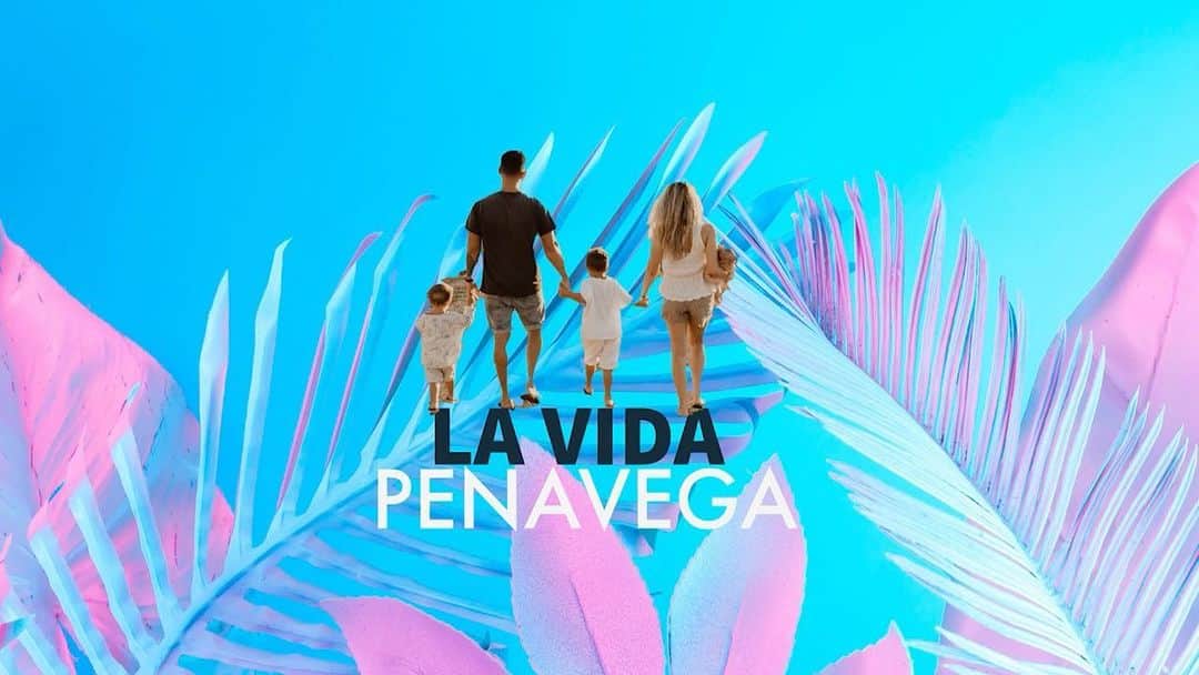 アレクサ・ヴェガのインスタグラム：「Guys! The VLOG is back! We have a new name “La Vida PenaVega”! So excited for the new adventures ahead!!! If you haven’t watched our vlogs CHECK THEM OUT!!!! Love you guys and thank you for always supporting us!!! (Link in bio)」