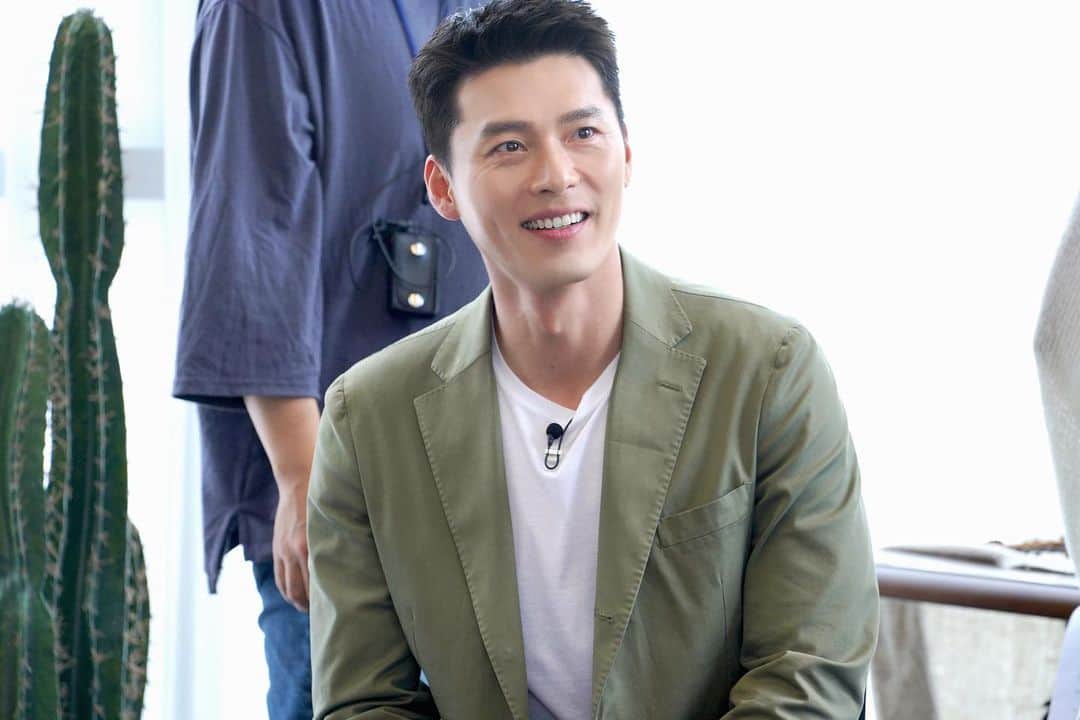 VASTエンターテイメントさんのインスタグラム写真 - (VASTエンターテイメントInstagram)「[VAST MAKING]  현빈과 함께한 티타임 즐거우셨나요😍  그 여운 오늘 저녁 내내 간직하시라고 그 날의 빈느를 선물합니다👐🏻  #더순이들_12시까지_달려😆 #꿈에서도_만나주라 #현빈 #HYUNBIN #심인베스트 #온라인팬미팅 #VASTMAKING」3月3日 19時09分 - vast.ent