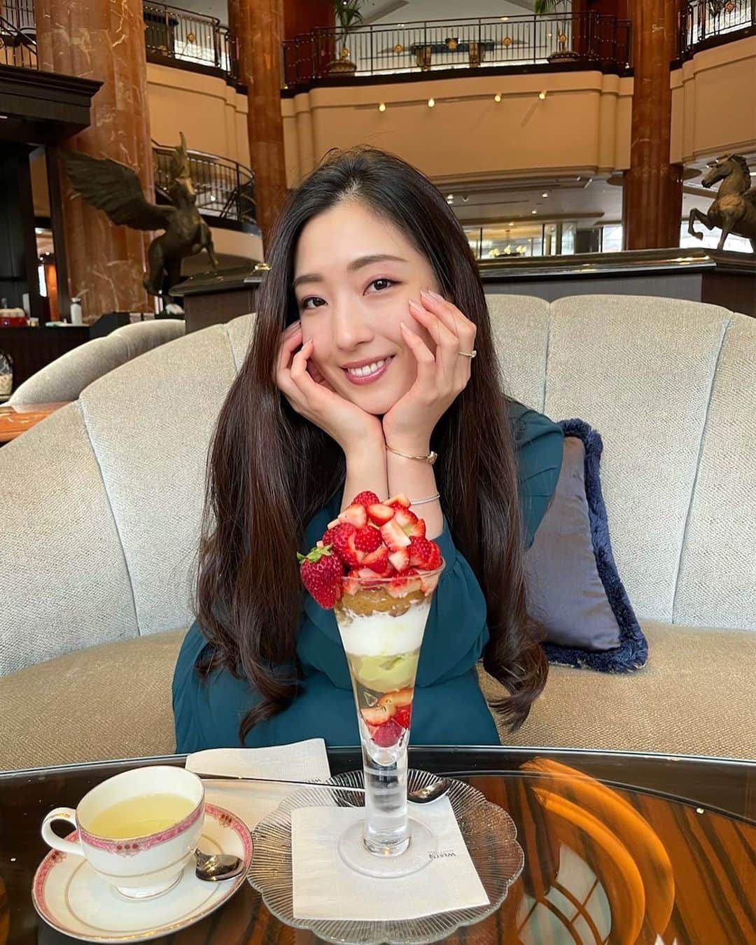 砂田早紀のインスタグラム：「⠀ 今日は私の大好きな 全ての女の子がお祝いしてもらえる日🌸  小さい時から沢山のお雛様に囲まれて 毎年家族にお祝いしてもらってたの🥂  日本の誇らしい文化だよね。  今日はみんなはそれぞれ家族と どんなストーリーがあるのかな☺️  素敵なひな祭りをお過ごしください🎎💕  Today is my favourite day of the year. A day for all girls to celebrate.  I've been surrounded by lots of dolls since I was little. My family celebrated me every year.  It's a proud Japanese culture.  Today, everyone has their own family and What stories do you have to tell?  Have a wonderful Girls' day!  #ひな祭り #march3rd  #westinhotel  #beautyblog #ウェスティンホテル #westin #lfl #sakisunada #cafetimeblog」