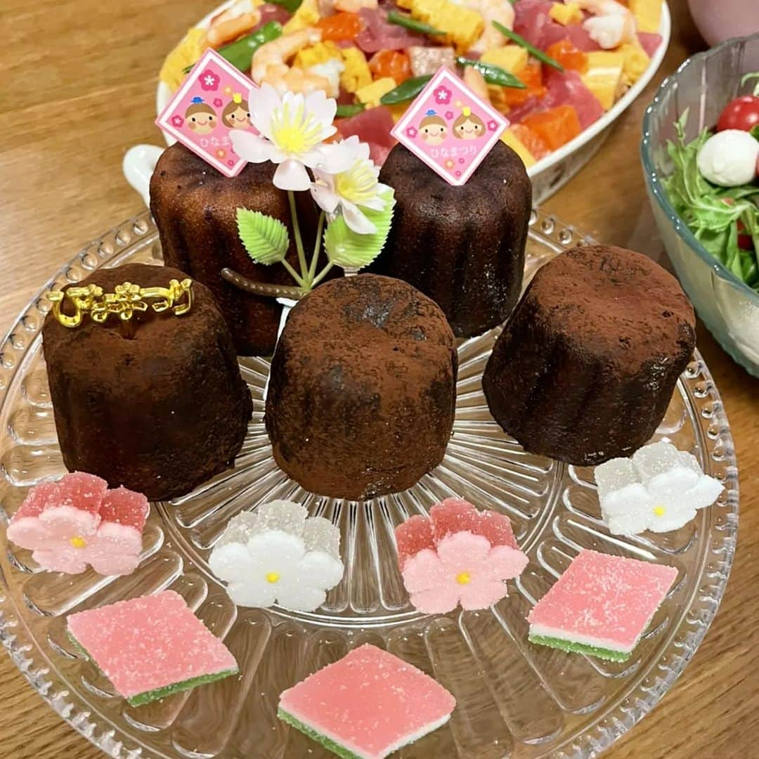 中川大志さんのインスタグラム写真 - (中川大志Instagram)「ひなまつり🎎 ちらし寿司とカヌレ🍰 娘たちの健やかな健康を願います😁  #ひなまつり #ひなまつりごはん #カヌレ」3月3日 19時44分 - taishi_nakagawa