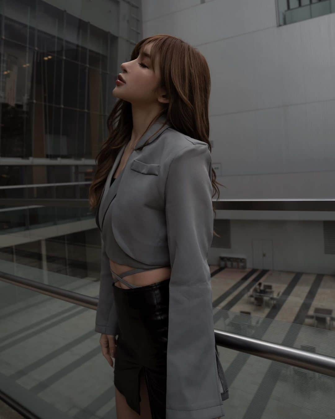 小原優花のインスタグラム：「SHEIN FOR ALL  @shein_japan   ぜひSHEINのアプリから色んなアイテムをチェックしてみて下さい🥰❤️‍🔥  クーポンコード：SHSS9833  ▼着用アイテム coordinate 1 ・ジャケット 3195627  coordinate 2 ・デニムジャケット 4072671  ・パーカー 5910517  ・レギンス 2458684  coordinate 3 ・ワンピ 6936272  ・アウター 3019934  ・ブーツ 6706617  ・バケハ 3283780  #SHEINforall #SHEIN #今日のコーデ #OOTD #pr」