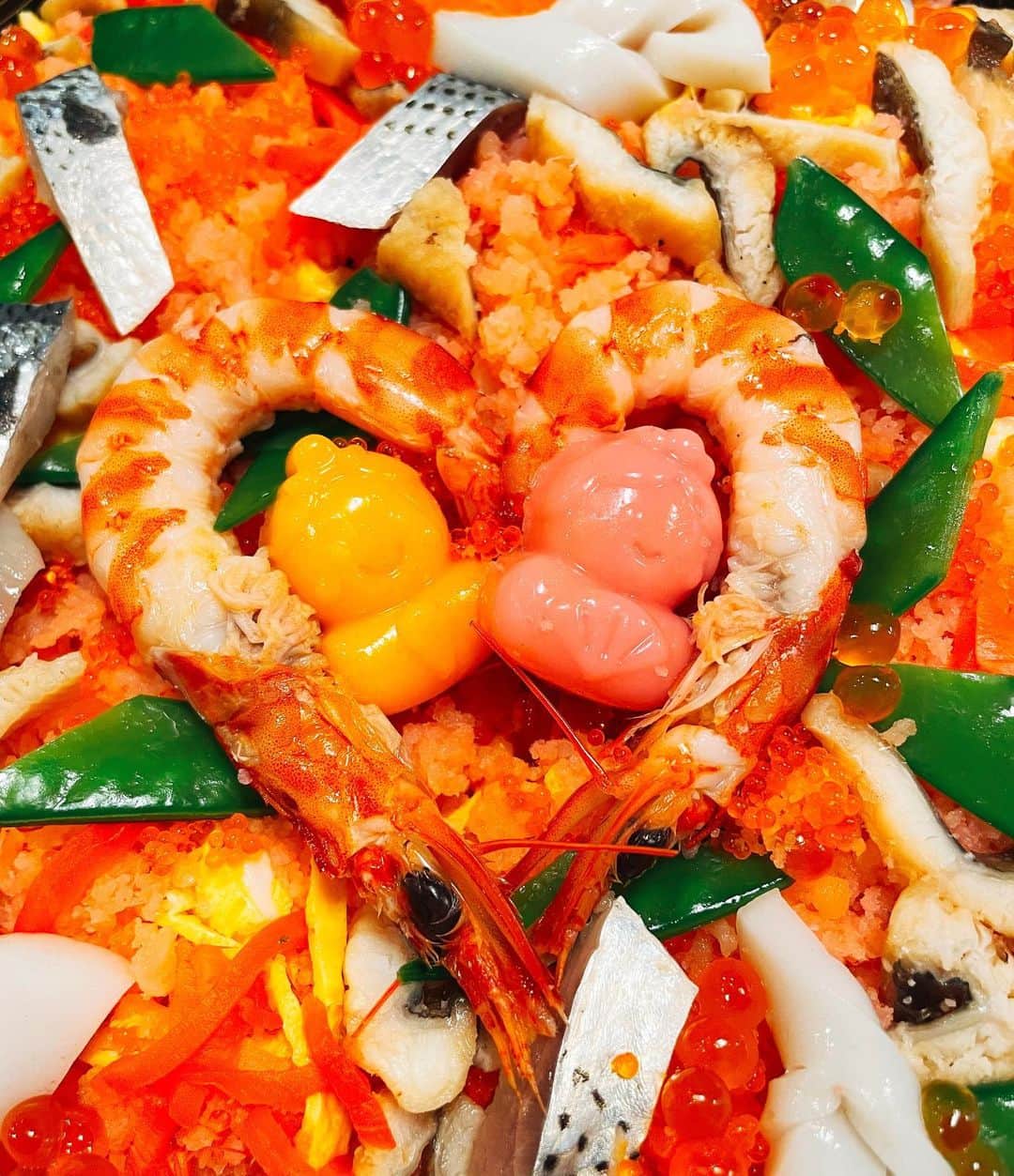 関根麻里さんのインスタグラム写真 - (関根麻里Instagram)「超豪華な#ちらし寿司 でお祝い！✨  #ひな祭り  #🎎  #鮨文 @woody_and_jessie  とっても美味しかったです！😄💕」3月3日 20時15分 - marisekine