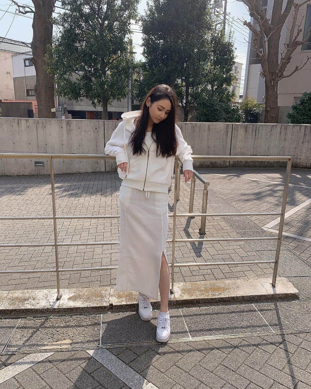 ふーぽんのインスタグラム：「🤍🤍🤍 オールホワイトのセットアップ🕊💕 ✔︎ @tothesea_hawaii」