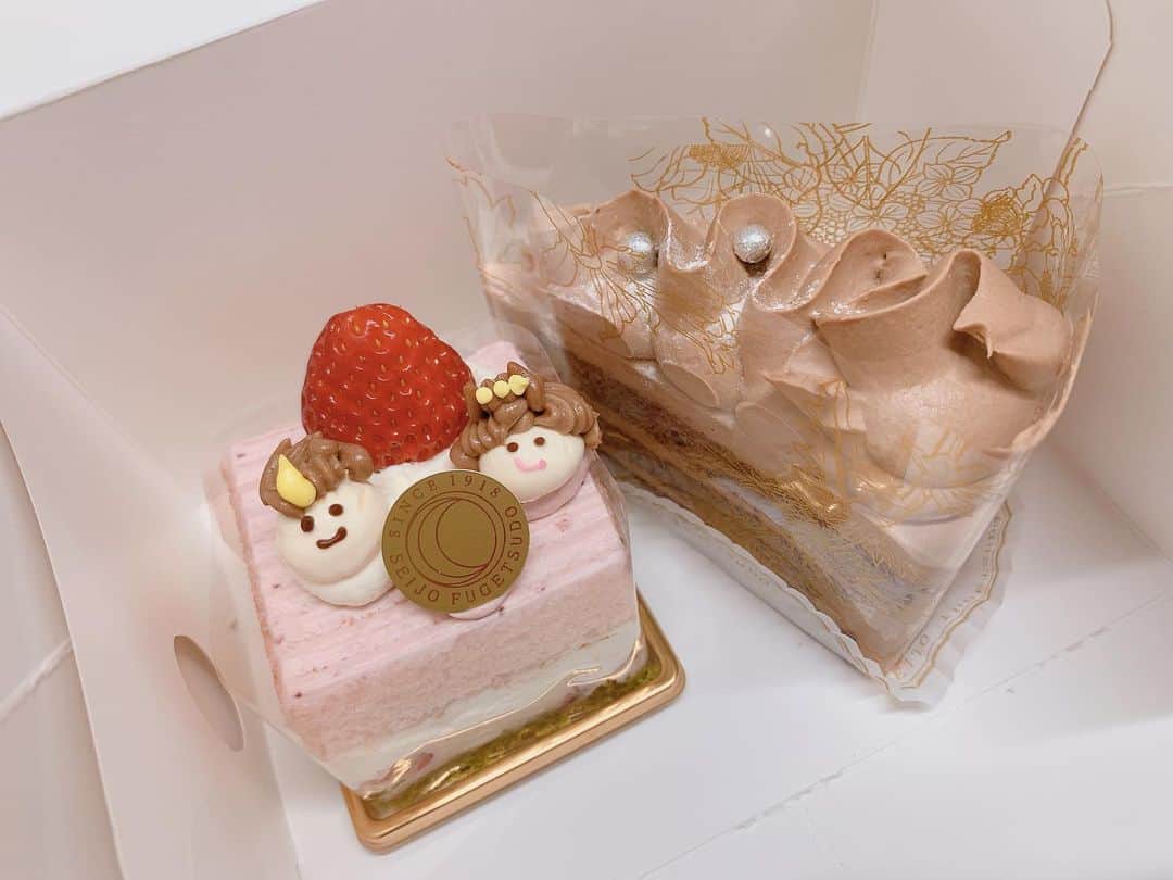 上野愛奈さんのインスタグラム写真 - (上野愛奈Instagram)「．  ひな祭りにかわいいケーキをいただいて、 本番前にパクっといただきました🥰😋✨  #ひな祭り #3月🌸」3月3日 20時12分 - ueno_aina_816