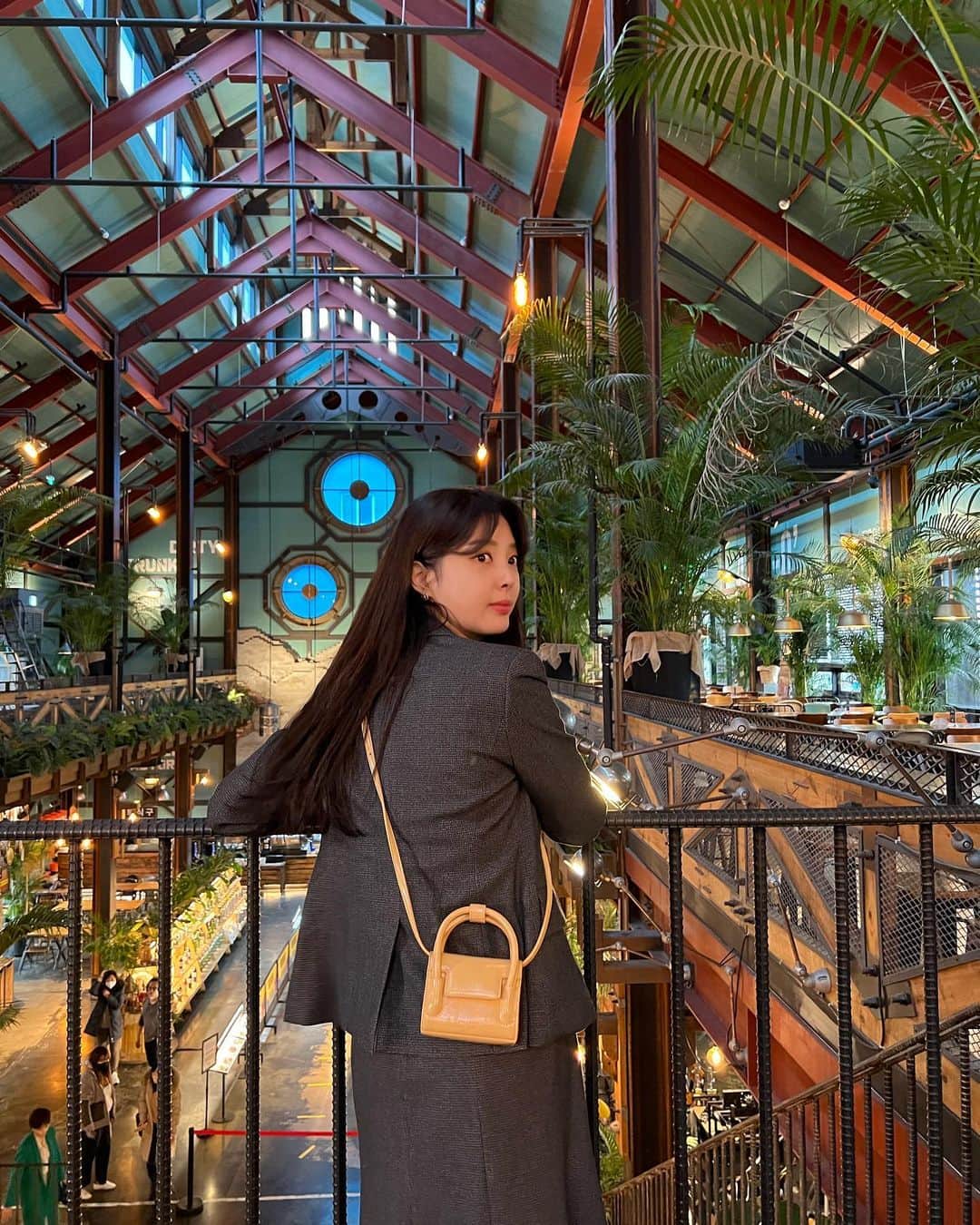のインスタグラム：「음? 나 불렀어? 😳 점점 봄이 오고있네요🌸 오늘도 화이팅 👍🏻」