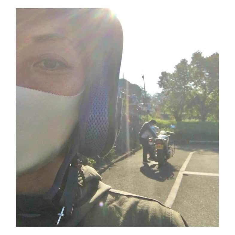 伴都美子のインスタグラム：「✔️ ⁡ バイクのペーパー教習受けました。 ⁡ かなり久しぶりだったので中型から受けて 大型乗りました。 ⁡ 超〜懐かしい感覚。  楽しかった！ ⁡ ⁡ ⁡  ⁡ #伴都美子  #doasinfinity  #大型自動二輪　 #角刈りではございません #😂」