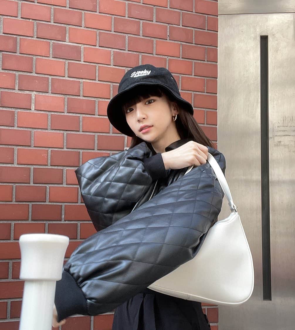 荻野由佳のインスタグラム：「最近あっったかい！！😻😻🌷🐝 春は花粉が辛い季節ですよね😭 でも私は花粉症ではない！気づいてないだけかな？笑」