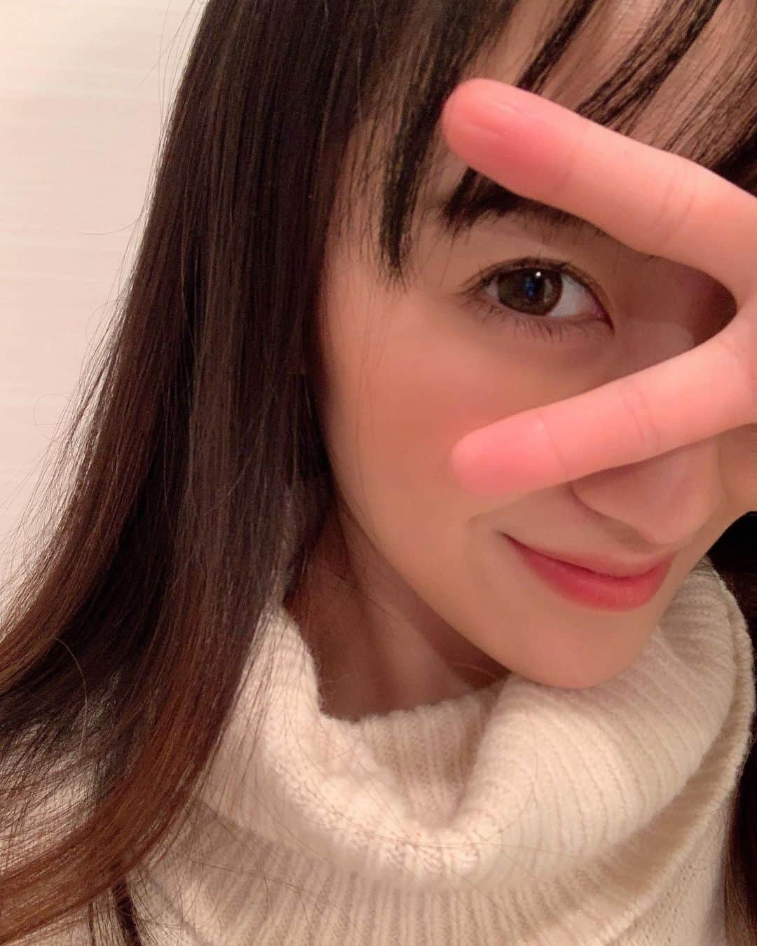 福野来夢のインスタグラム：「お久しぶりです❤️ あっという間に3月(･ﾟдﾟ`≡･ﾟдﾟ`) 2月17日に年齢もレベルアップしました👏👏👏笑 👶🏻がいる初めてのお誕生日でしたが 今までと違い、お祝いごはんも 👶🏻のおかげで誕生日どころじゃございませんでした🤣笑 32歳って実感がまだ湧かないですが 相変わらず楽しい年にしたいですっ♫ . #👶🏻ももう9ヶ月 #マイバースデー #2月17日生まれ #33歳から楽しいらしい #楽しみっ」