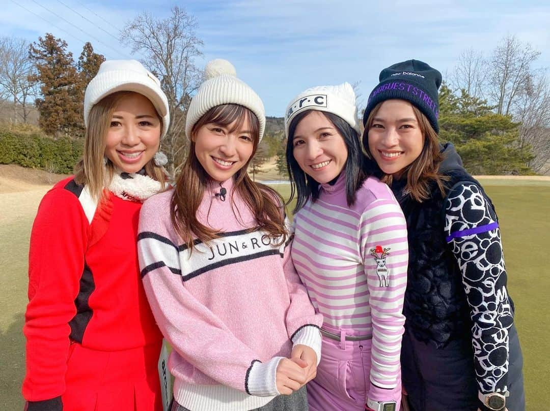 高沢奈苗さんのインスタグラム写真 - (高沢奈苗Instagram)「. YouTubeコラボ💖  @gridge562 チームと @golf7_ch チームでラウンド対決してきました🔥🏌️‍♀️✨  女子4人のラウンドめっちゃ楽しかった💓し、色々話した〜🌈 楽しさが伝わる動画になっていると思います💡  .  📺【ゴルフななちゃんねる】今日が最終回配信なのでぜひ観てください❣️❣️❣️  .  .  #ゴルフ #ゴルフyoutube #ラウンド動画 #浅見ゴルフ #グリッジチャンネル #ゴルフななちゃんねる #紺野ゆりのよくばりゴルフ #女子ラウンド #ゴルフ女子 #ラウンド対決」3月3日 17時34分 - nanaetakasawa