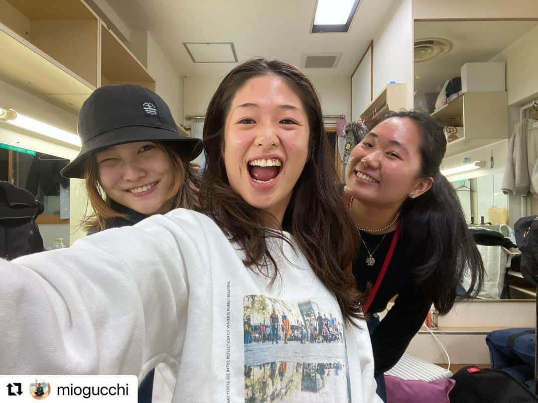 川上奈々美さんのインスタグラム写真 - (川上奈々美Instagram)「川上なな実ドキュメンタリー映画「裸を脱いだ私」 来年公開予定❤️ お楽しみに❤️ #Repost @miogucchi with @make_repost ・・・ 川上奈々美ストリップ引退興行大千秋楽！ 立ち会えたことは本当に素敵な体験でした。  28日112回公演駆け抜けてた！見るたびに釘付けになる一回一回！会場のお客さんの応援をエネルギーに変えて舞台で爆発させてた。本当にお疲れ様でした。大千秋楽心からおめでとう。  ドキュメンタリーの撮影に快くご協力下さった浅草ロック座様、踊り子の皆様、ダンサーさんスタッフ皆様本当にありがとうございました。毎日公演でお忙しい中多大なるご協力を頂きました。 浅草ロック座には幕間でティザーを上映して頂いたり、「愛あればこそ」メイキング作成のチャンスも頂いて…😭😭 本当にありがとうごいました。素敵な作品になるように尽力致します。 @asakusa_rockza   写真は「裸を脱いだ私」ガールズ。夜中だぜの笑顔。これからだね！頑張ろ！ @nanamikawakami @atsukitomori  @hadakawonuidawatashi_film   #川上奈々美 #裸を脱いだ私 #ドキュメンタリー映画  #浅草ロック座  #ストリップショー  #愛あればこそ #ストリップ引退 #川上なな実 #灯敦生 #関口海音」3月3日 17時52分 - nanamikawakami